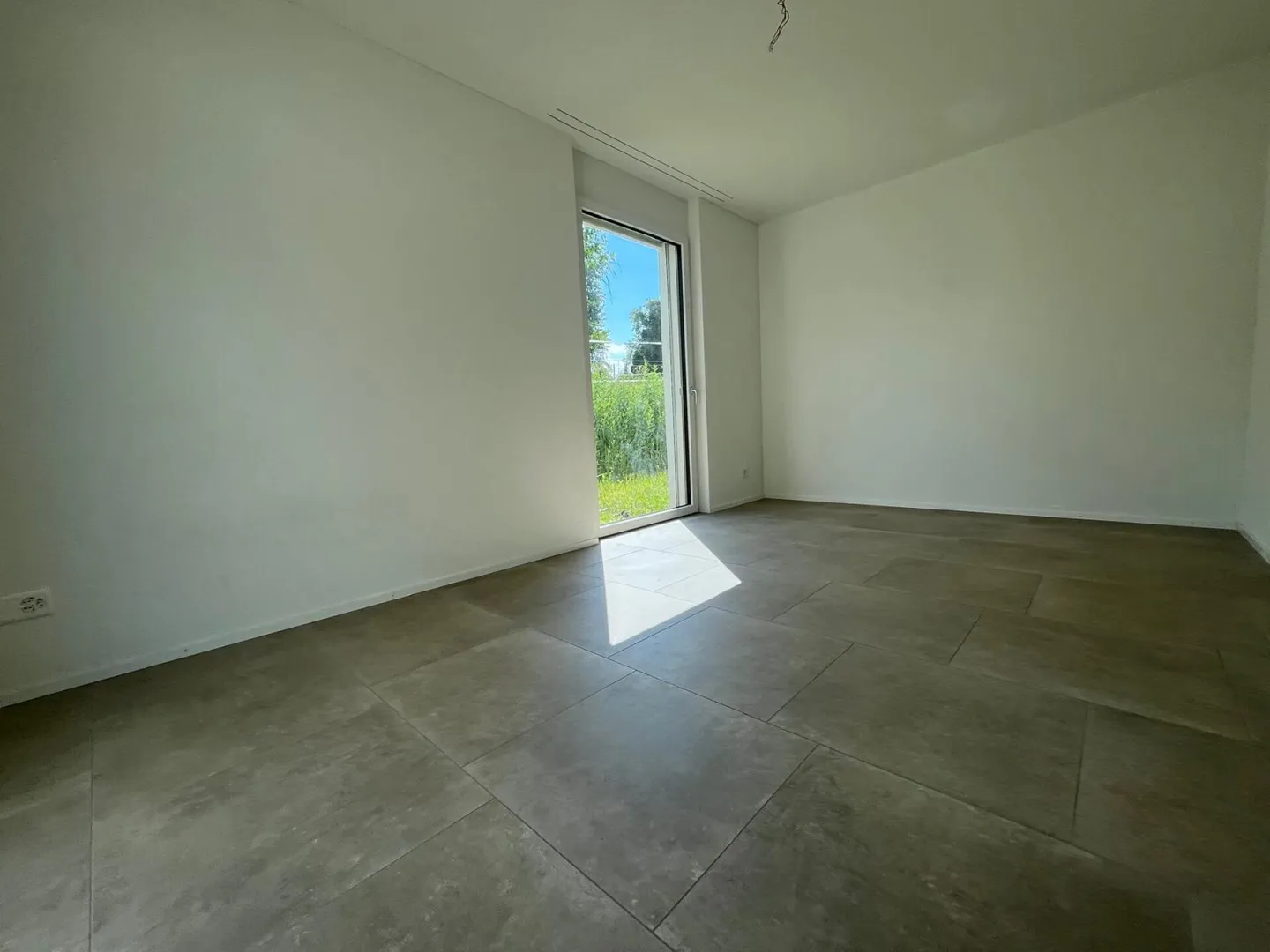 Maison individuelle semi-détachée neuve (F1) avec 2 salles de bain, 2 places de parking, jardin et coin salon - Photo 25 sur 41