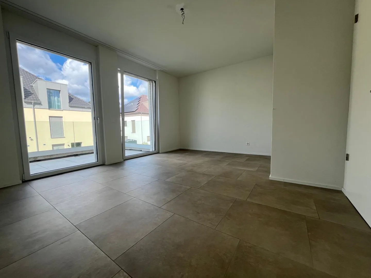 Maison individuelle semi-détachée neuve (F1) avec 2 salles de bain, 2 places de parking, jardin et coin salon - Photo 28 sur 41
