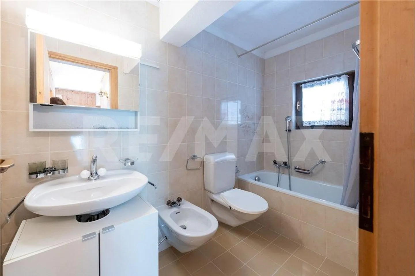 Semi-detached house with open view - Photo 6 of 11