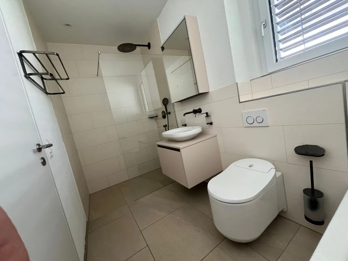 Maison individuelle semi-détachée neuve (F1) avec 2 salles de bain, 2 places de parking, jardin et coin salon - Photo 29 sur 41