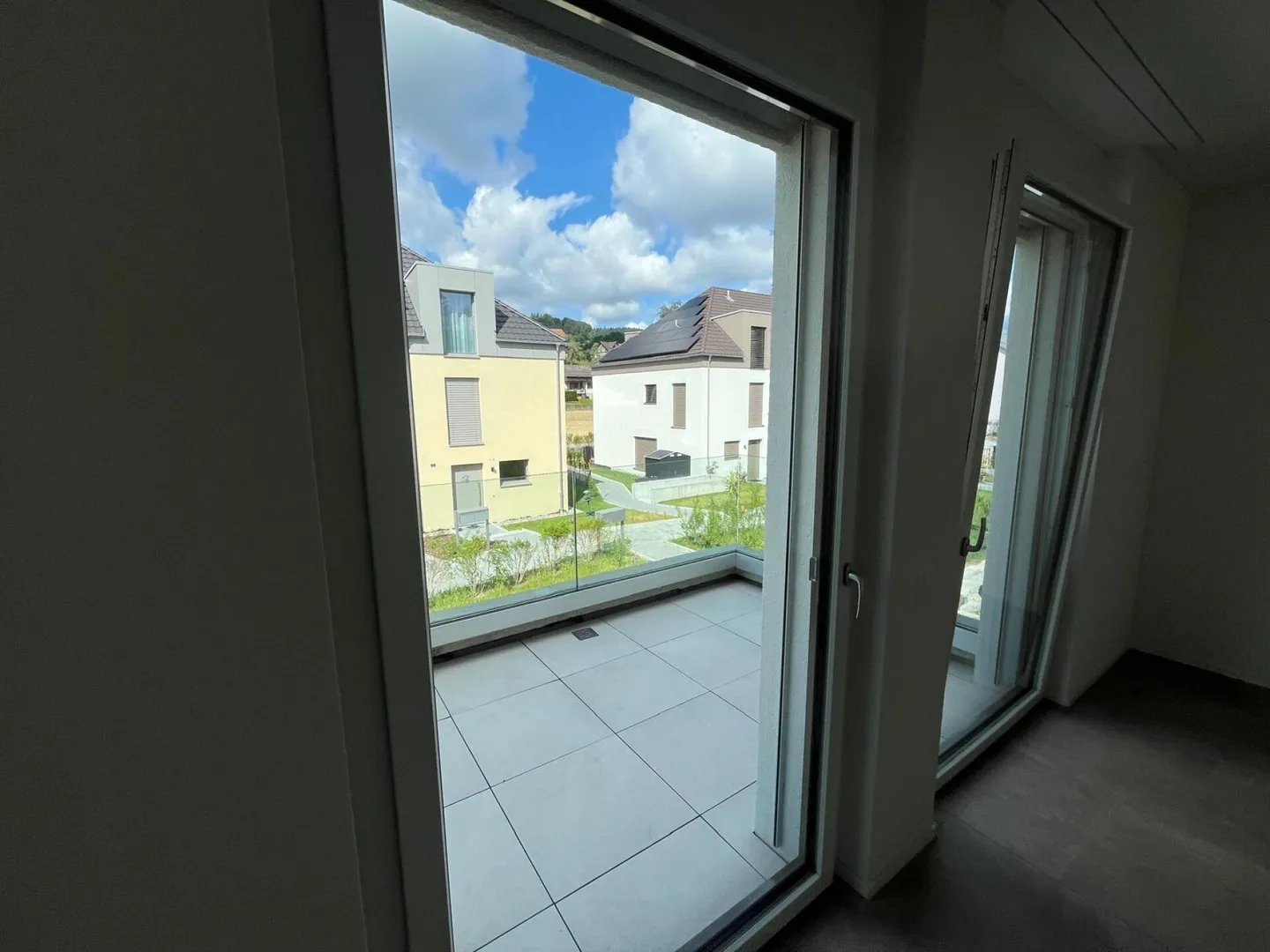 Maison individuelle semi-détachée neuve (F1) avec 2 salles de bain, 2 places de parking, jardin et coin salon - Photo 26 sur 41
