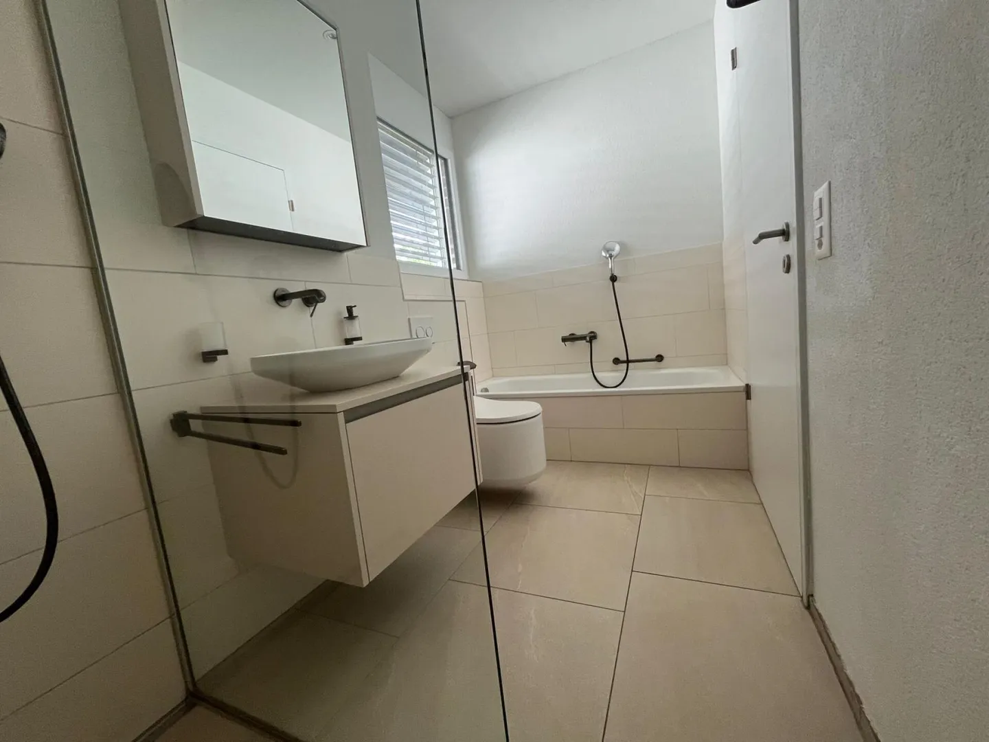 Maison individuelle semi-détachée neuve (F1) avec 2 salles de bain, 2 places de parking, jardin et coin salon - Photo 33 sur 41