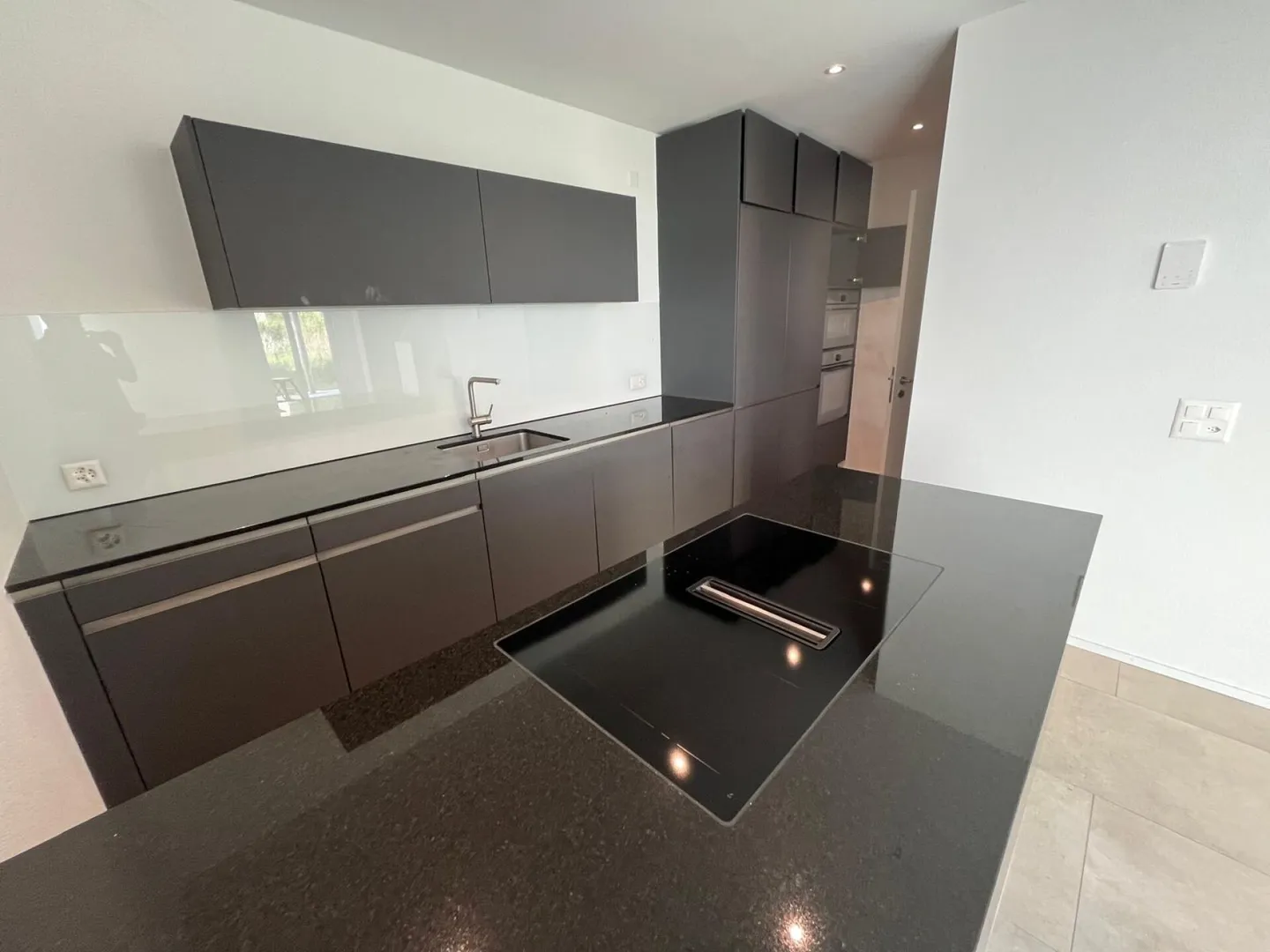 Maison individuelle semi-détachée neuve (F1) avec 2 salles de bain, 2 places de parking, jardin et coin salon - Photo 36 sur 41