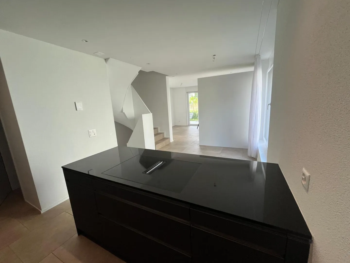 Maison individuelle semi-détachée neuve (F1) avec 2 salles de bain, 2 places de parking, jardin et coin salon - Photo 37 sur 41