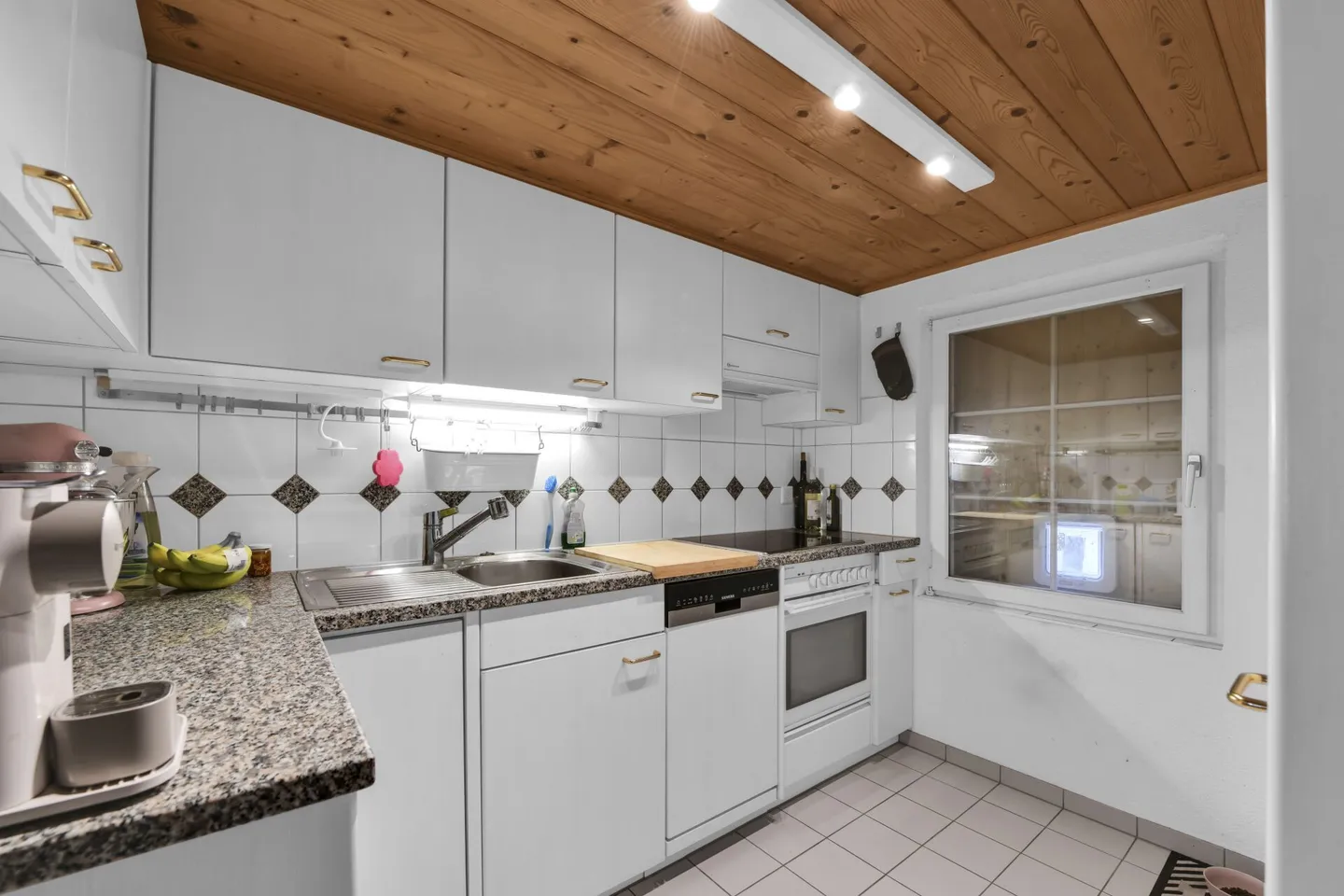 Vivere con carattere: Appartamento ristrutturato di 3,5 stanze in una posizione tranquilla - Foto 8 di 13