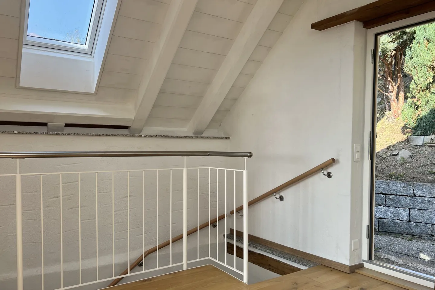 Casa in Pietra Ristrutturata con Grande Giardino e Terreno Edificabile Separato - Foto 23 di 43