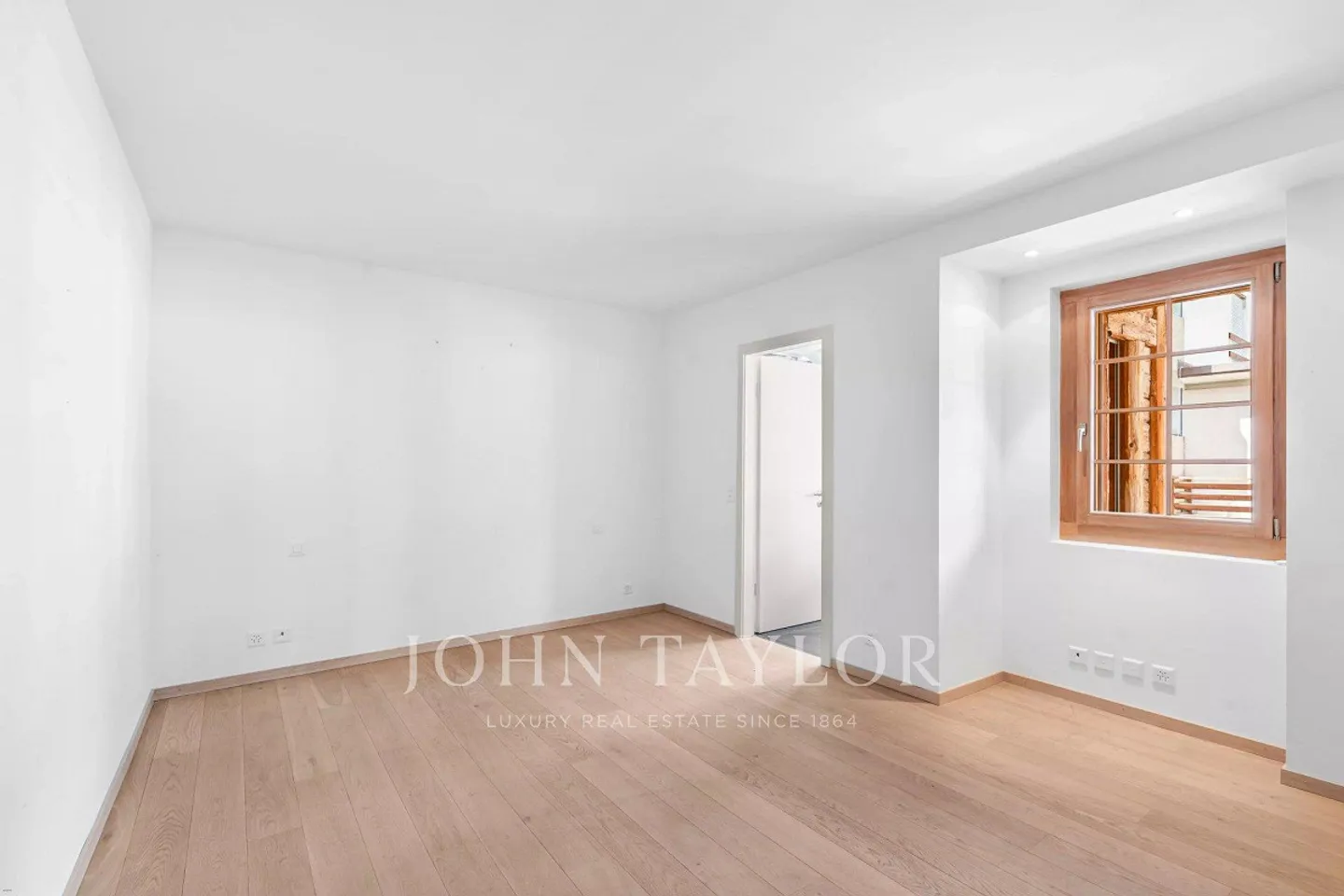 4-room apartment 1/2 SOUTHEAST in the center of Montana station - View... - Photo 6 of 13