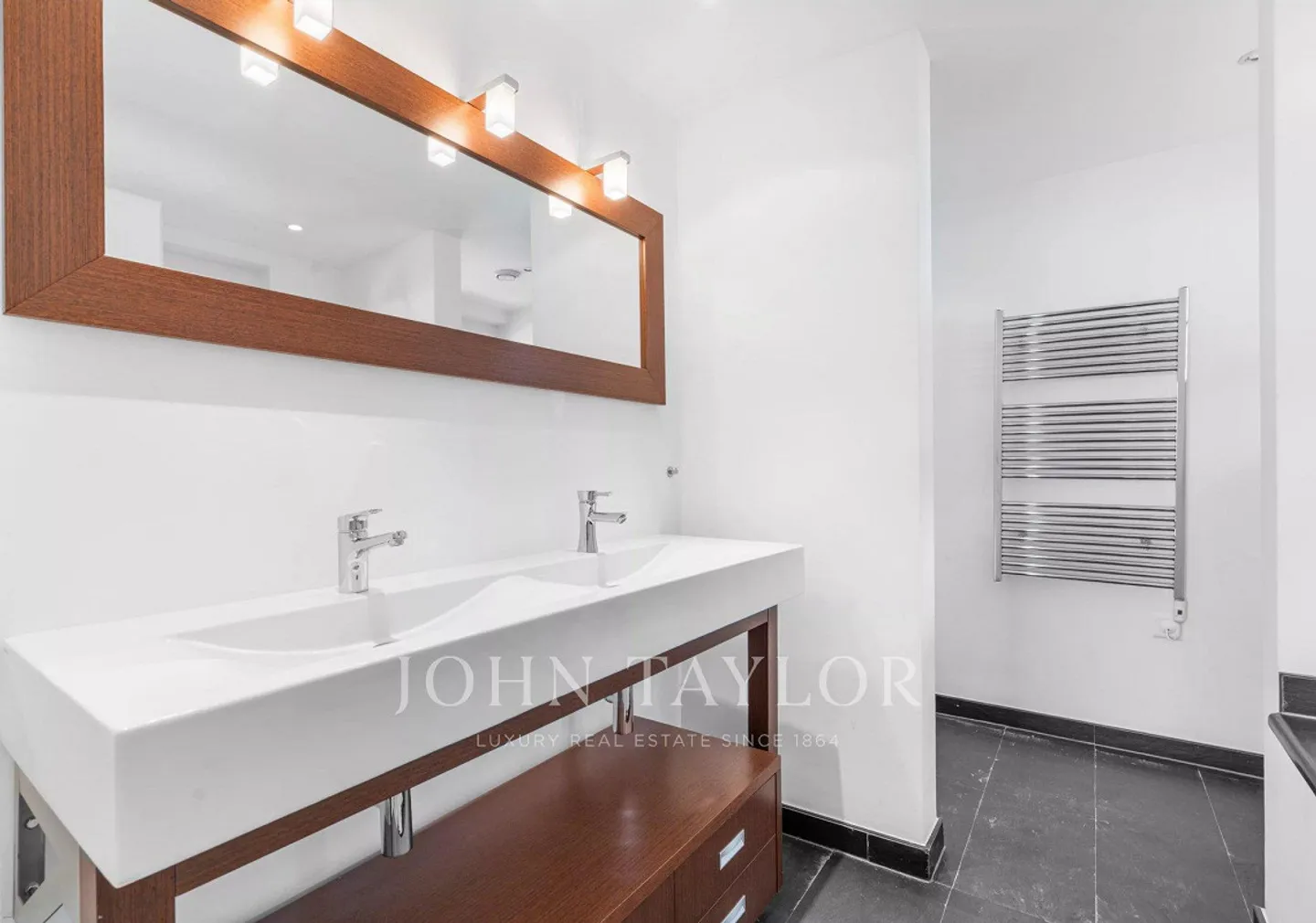 4-room apartment 1/2 SOUTHEAST in the center of Montana station - View... - Photo 11 of 13