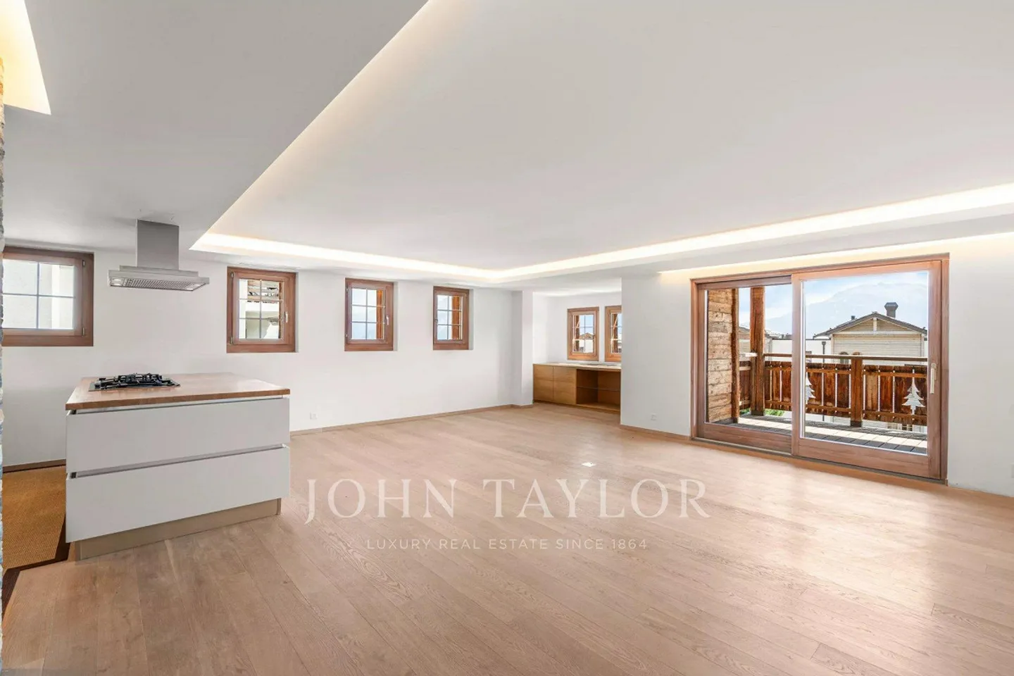 4-room apartment 1/2 SOUTHEAST in the center of Montana station - View... - Photo 2 of 13