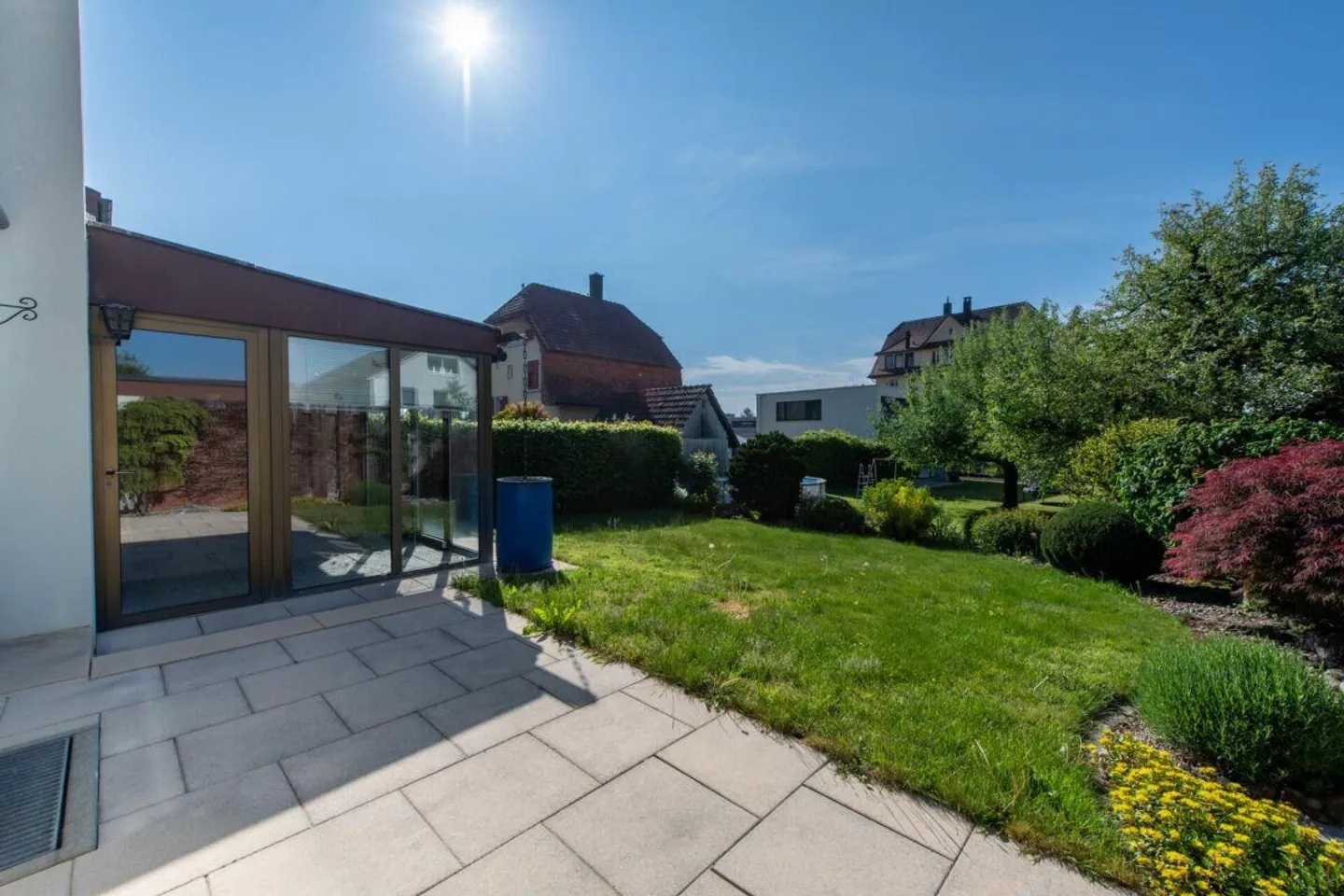 Sunny Living Experience - Semi-Detached House with Conservatory and Surroundings - Photo 13 of 18