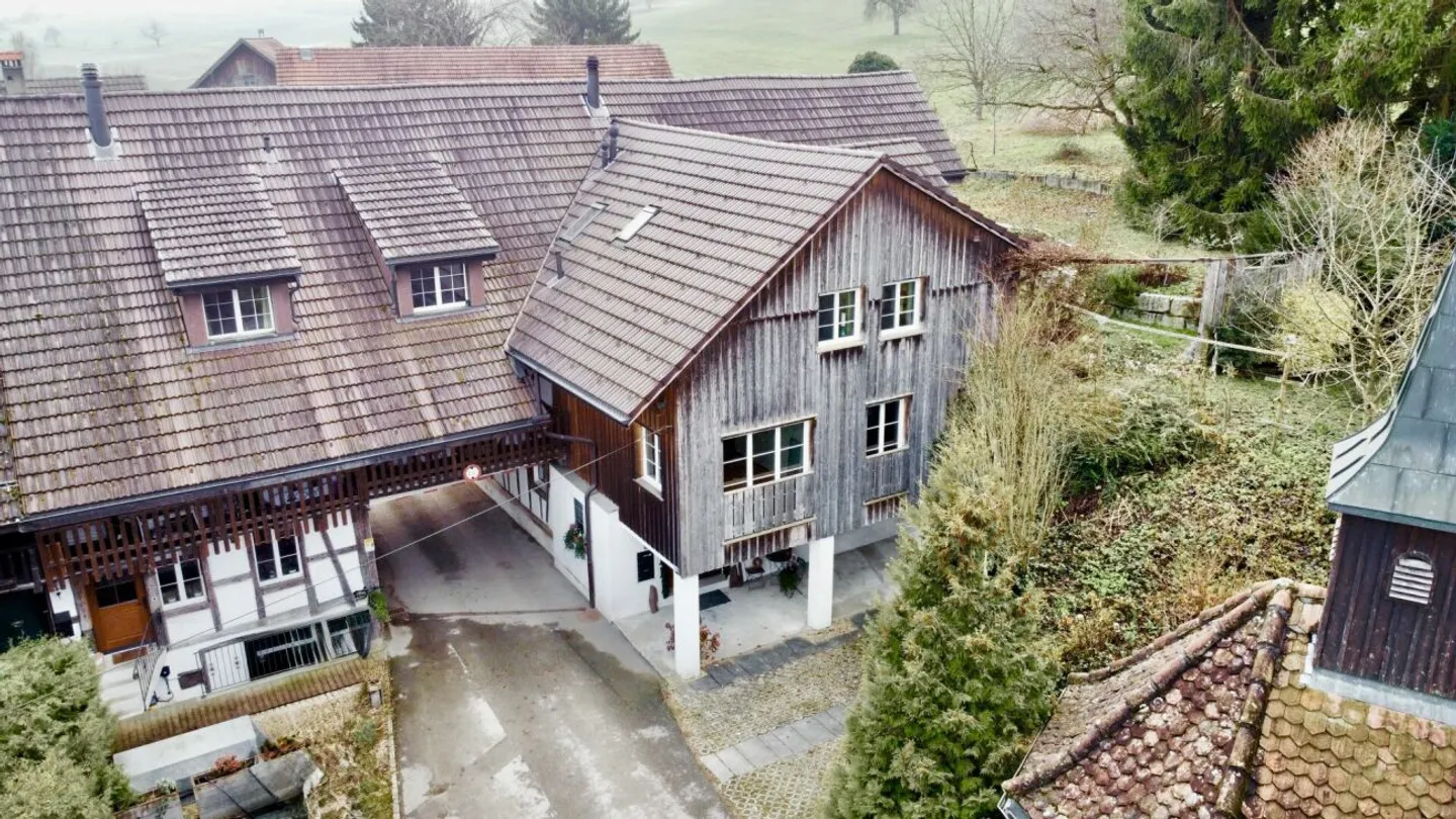 Geräumiges Zweifamilienhaus in der Natur - Foto 2 von 25