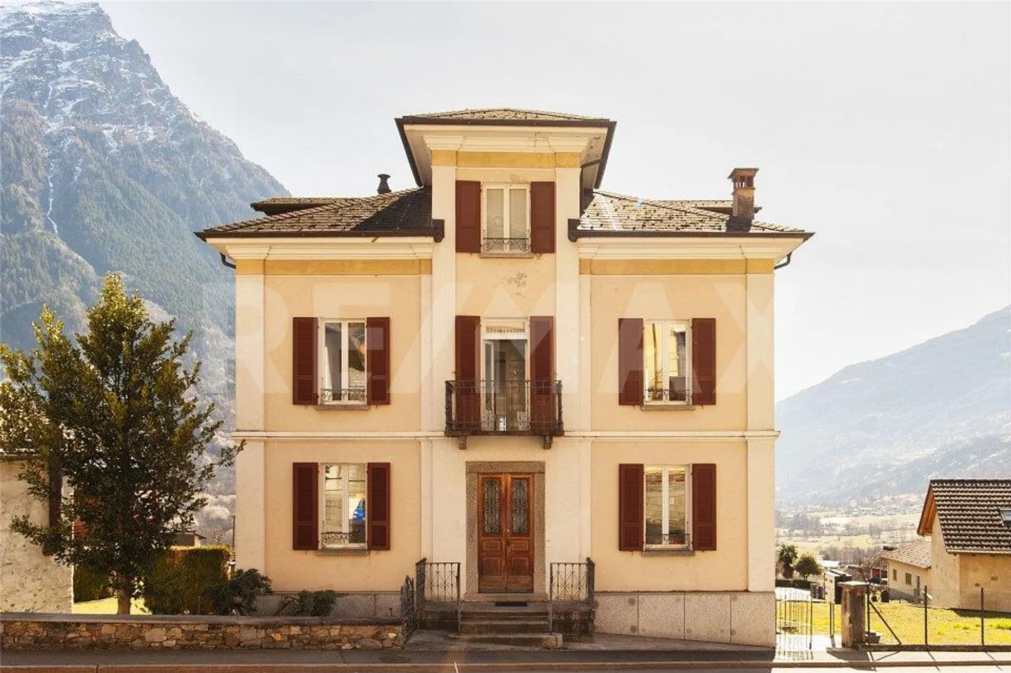 Maison avec trois appartements - Photo 4 sur 13