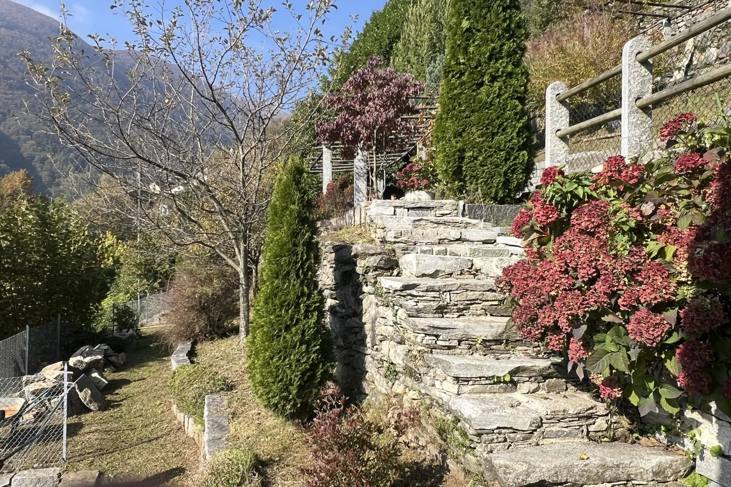 Casa in Pietra Ristrutturata con Grande Giardino e Terreno Edificabile Separato - Foto 37 di 43