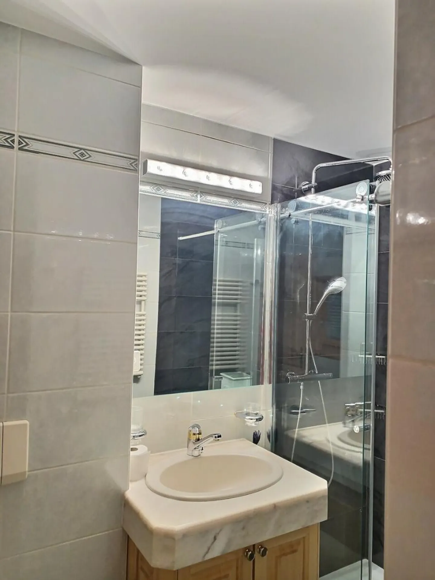 Charmante 3,5-Zimmer-Wohnung mit angenehmer Terrasse und Garten - Foto 6 von 11