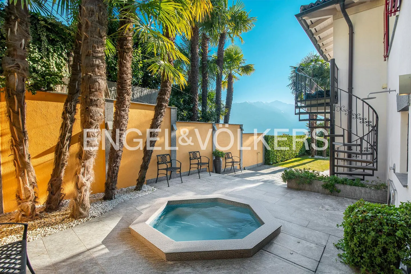 Palms, Sun and Lake View (46) - Photo 9 of 11