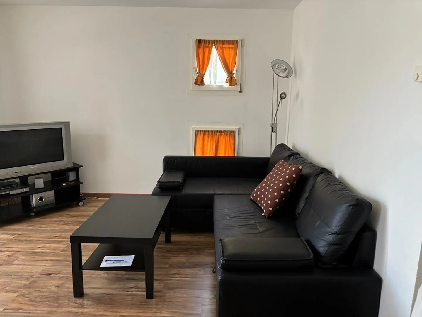 Furnished 2.5-room apartment for rent immediately - Photo 2 of 13