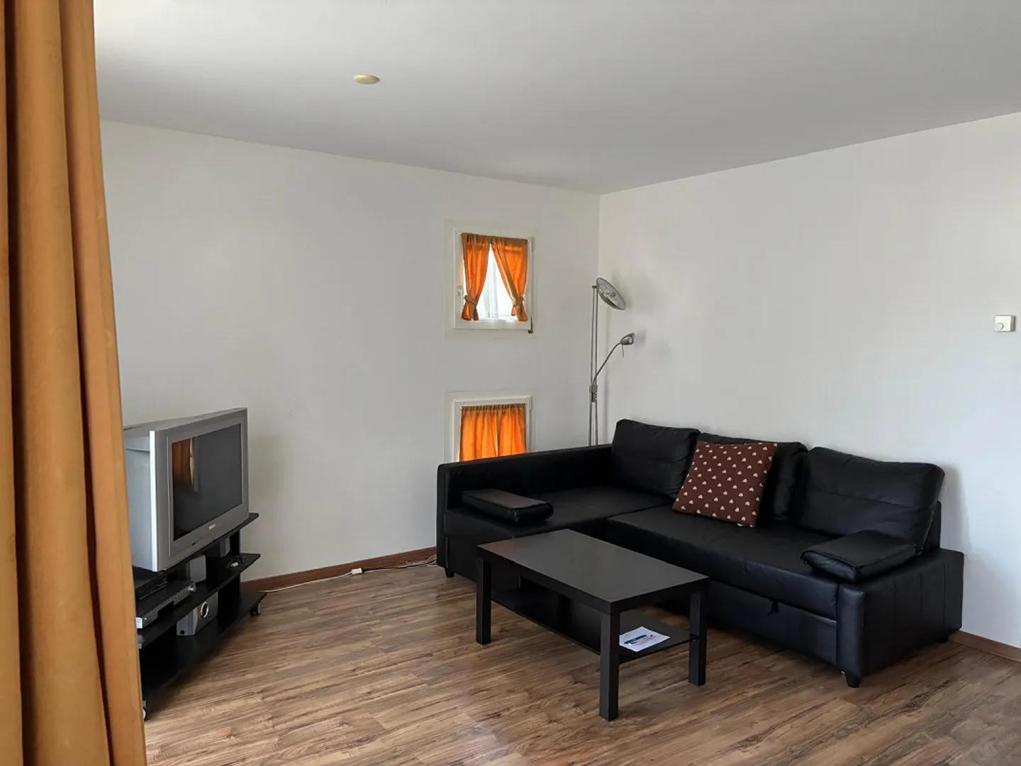 Furnished 2.5-room apartment for rent immediately - Photo 3 of 13
