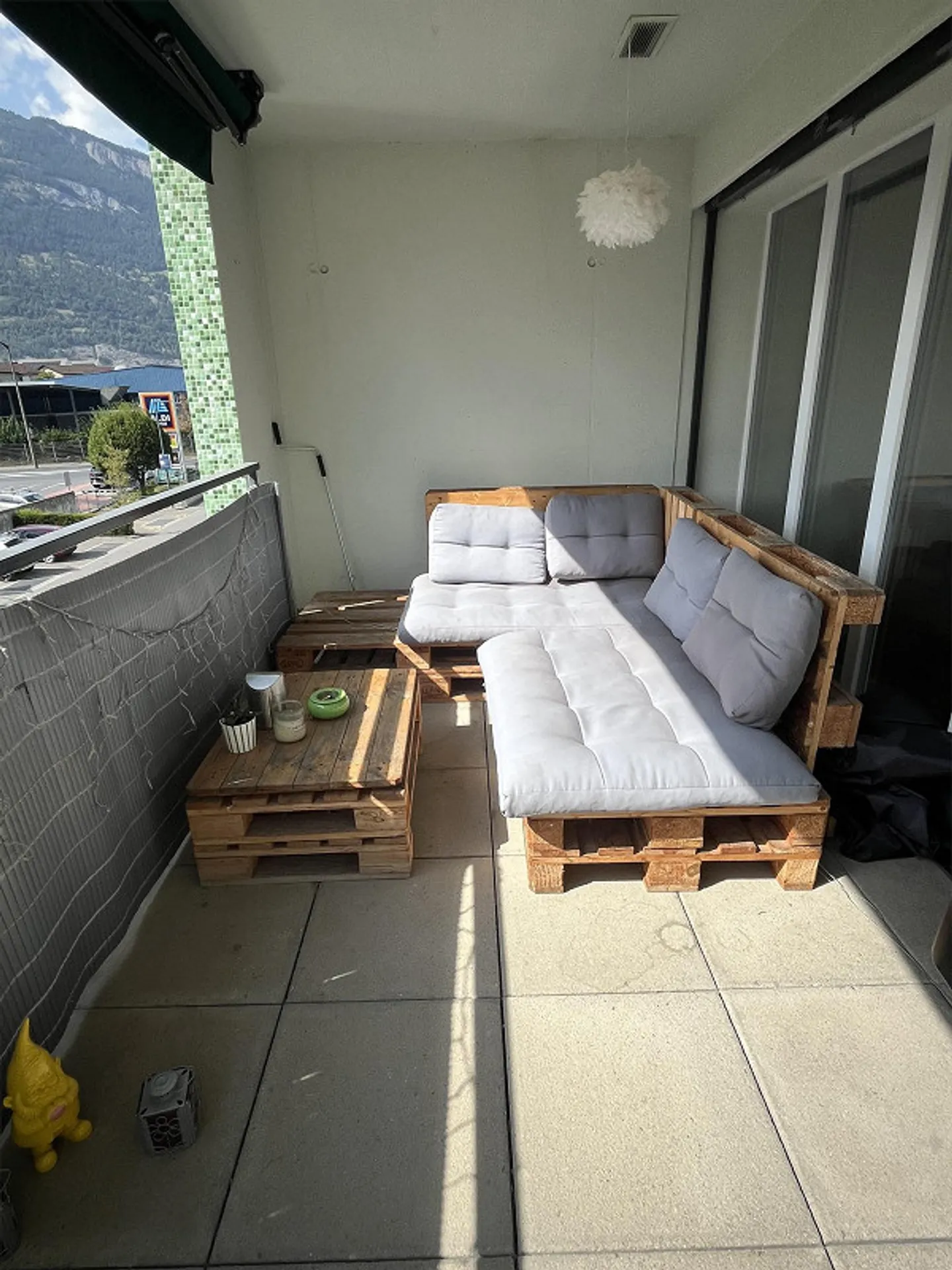 Appartamento moderno 3.5 locali con grande balcone e posto auto a Chur - Foto 1 di 8