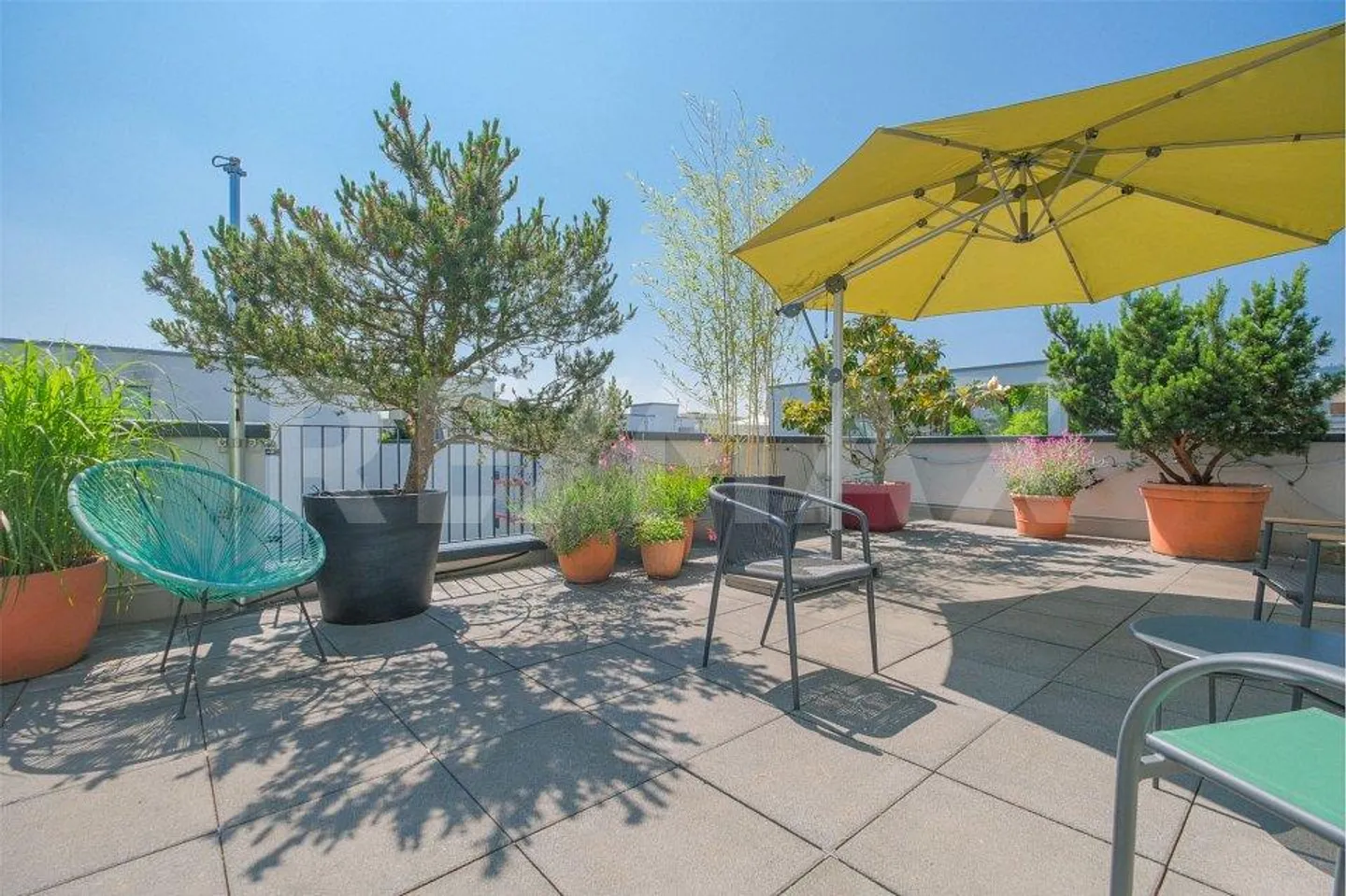 Moderno, luminoso e di alta qualità: appartamento attico duplex di 5,5 stanze - Foto 2 di 13