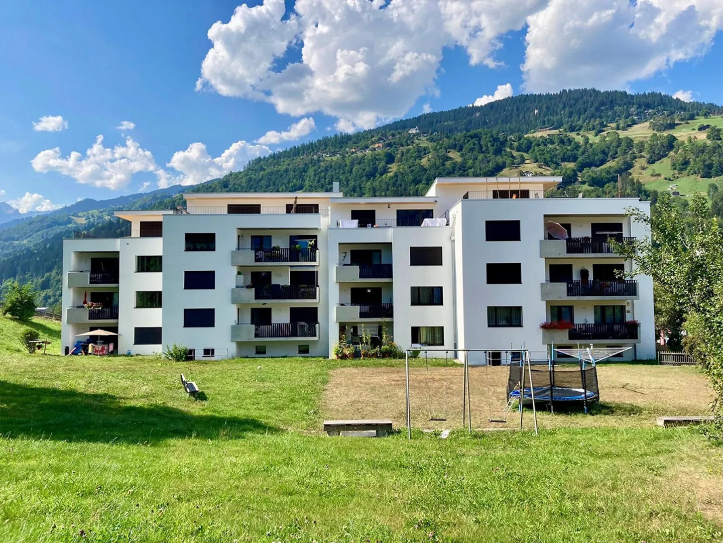 Bright, large 4.5 room apartment with beautiful view - Photo 1 of 7