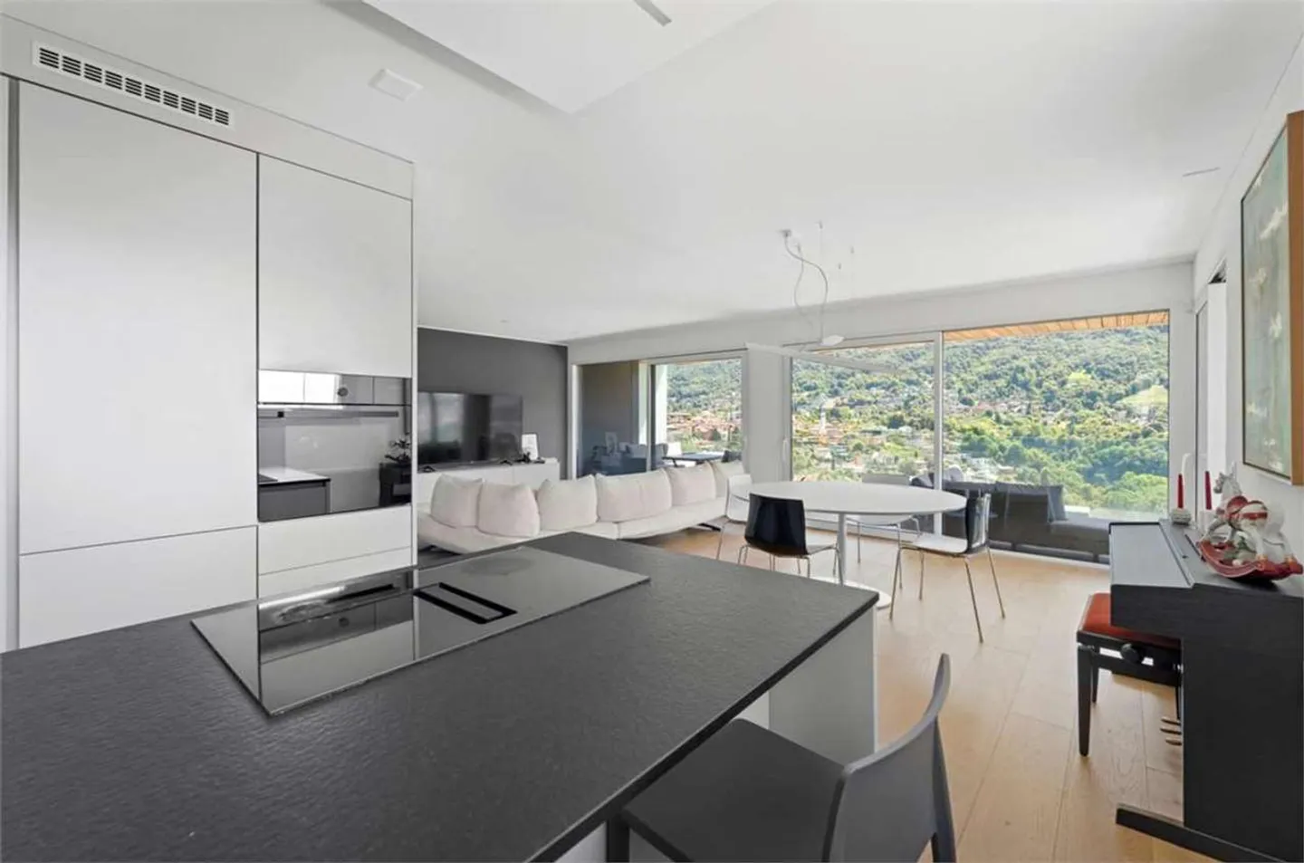 Votre retraite de design avec vue sur le lac : lumière, espace et modernité - Photo 7 sur 13