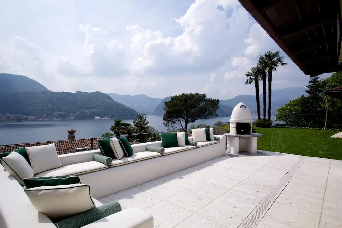 VILLA WITH CHARM AND OPEN VIEW OF LAKE LUGANO - Photo 5 of 13