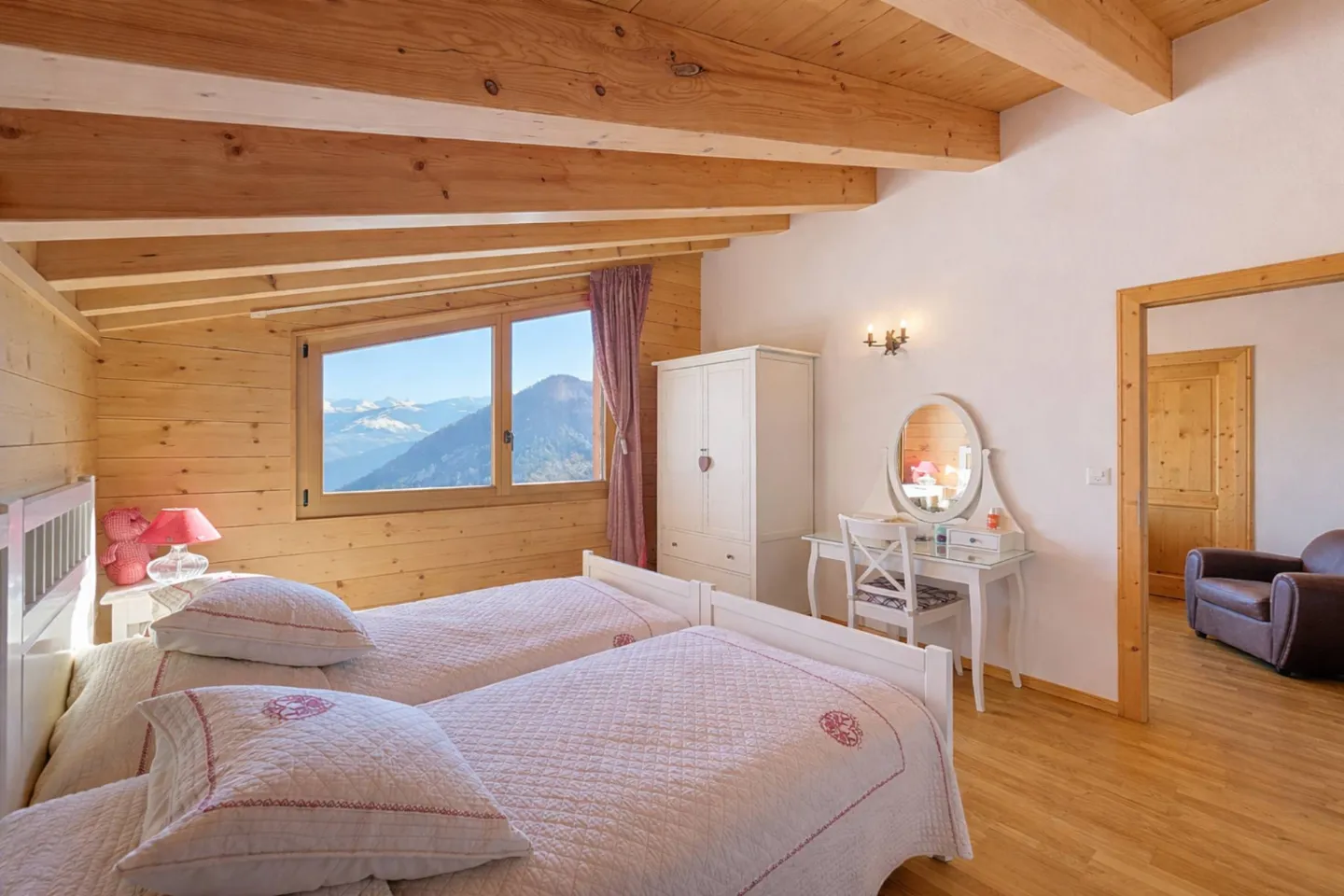 Exklusive außergewöhnliche Chalet mit Panoramablick - Foto 4 von 7