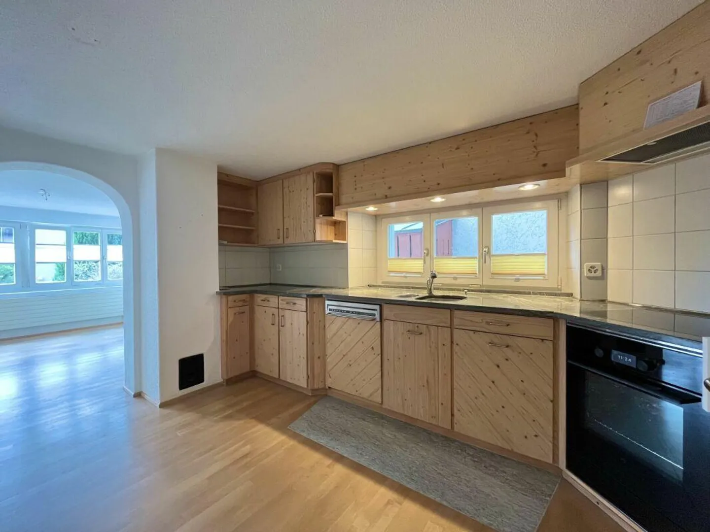 Maison individuelle de coin de 4,5 pièces : un bijou résidentiel avec histoire ! - Photo 3 sur 9