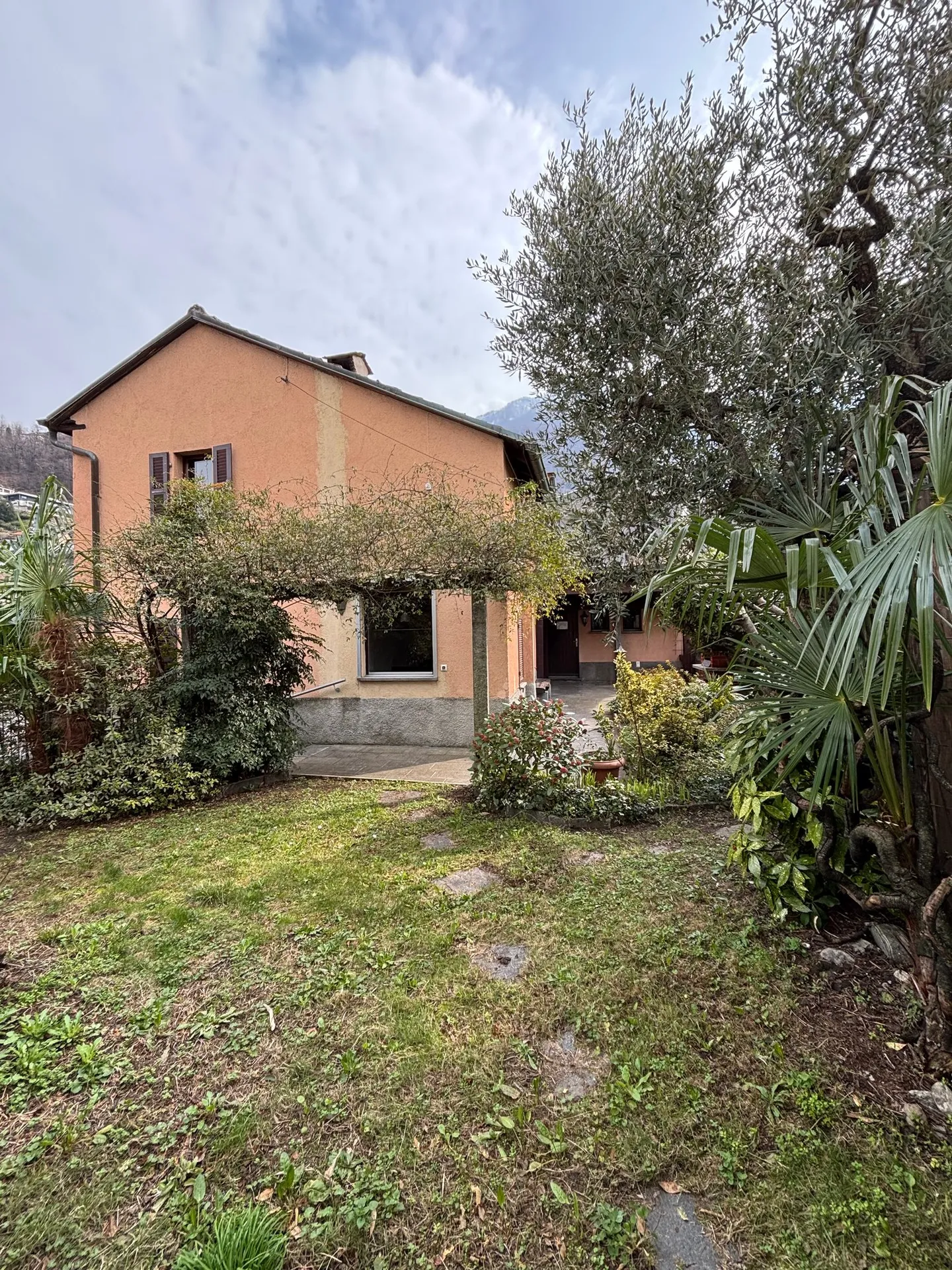 Casa unifamiliare accogliente nel cuore di Giubiasco (TI) - Foto 1 di 17