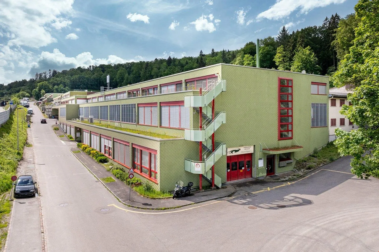 268 m2 large commercial/office space for rent in Urdorf - Photo 1 of 10