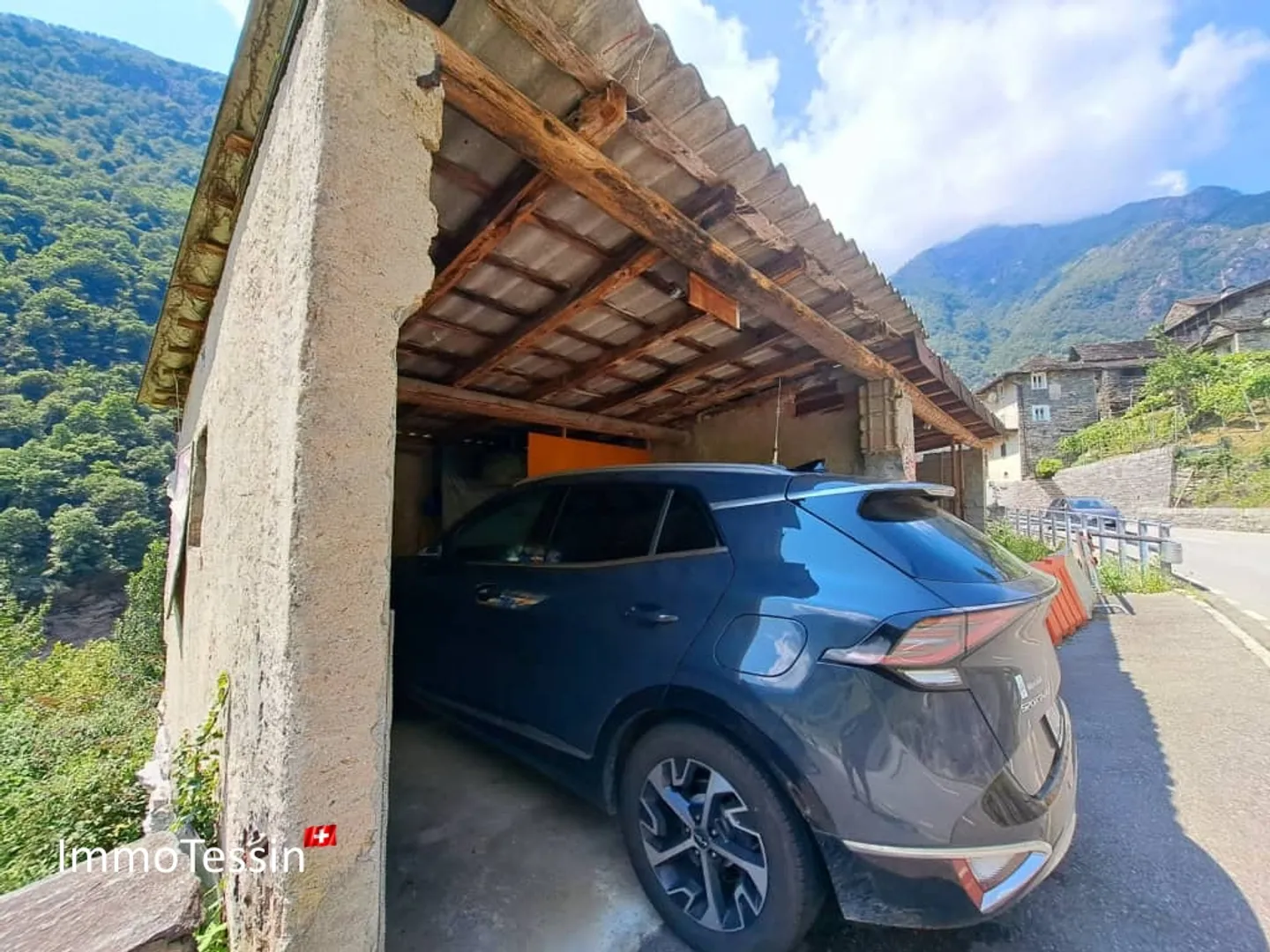 Proprietà unica al lago di Verzasca con enorme potenziale e 1800 m2 di terreno - Foto 10 di 13