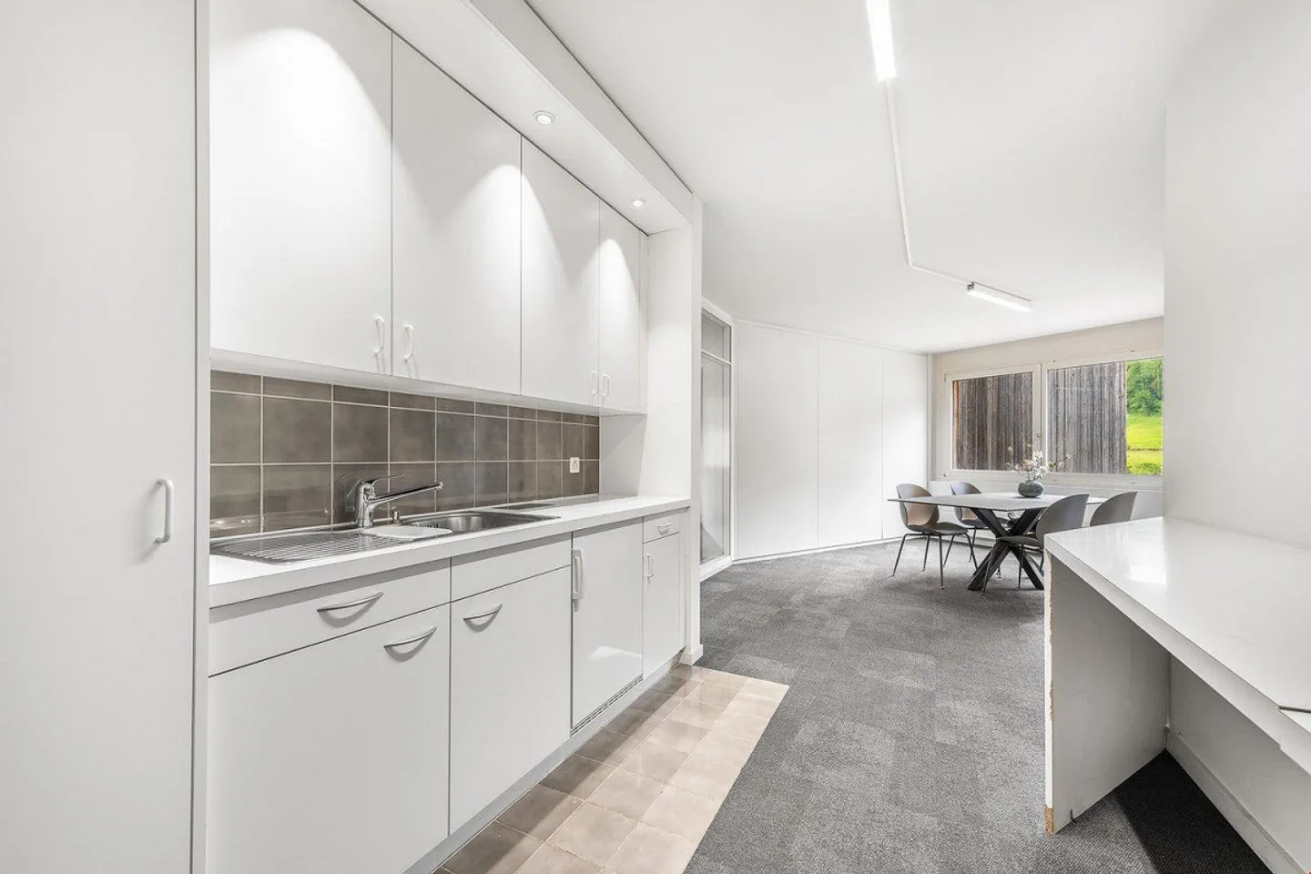 268 m2 large commercial/office space for rent in Urdorf - Photo 4 of 10