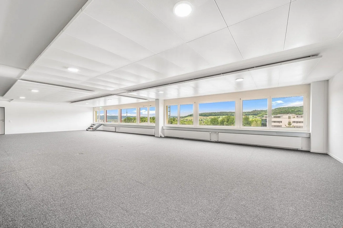 268 m2 large commercial/office space for rent in Urdorf - Photo 5 of 10