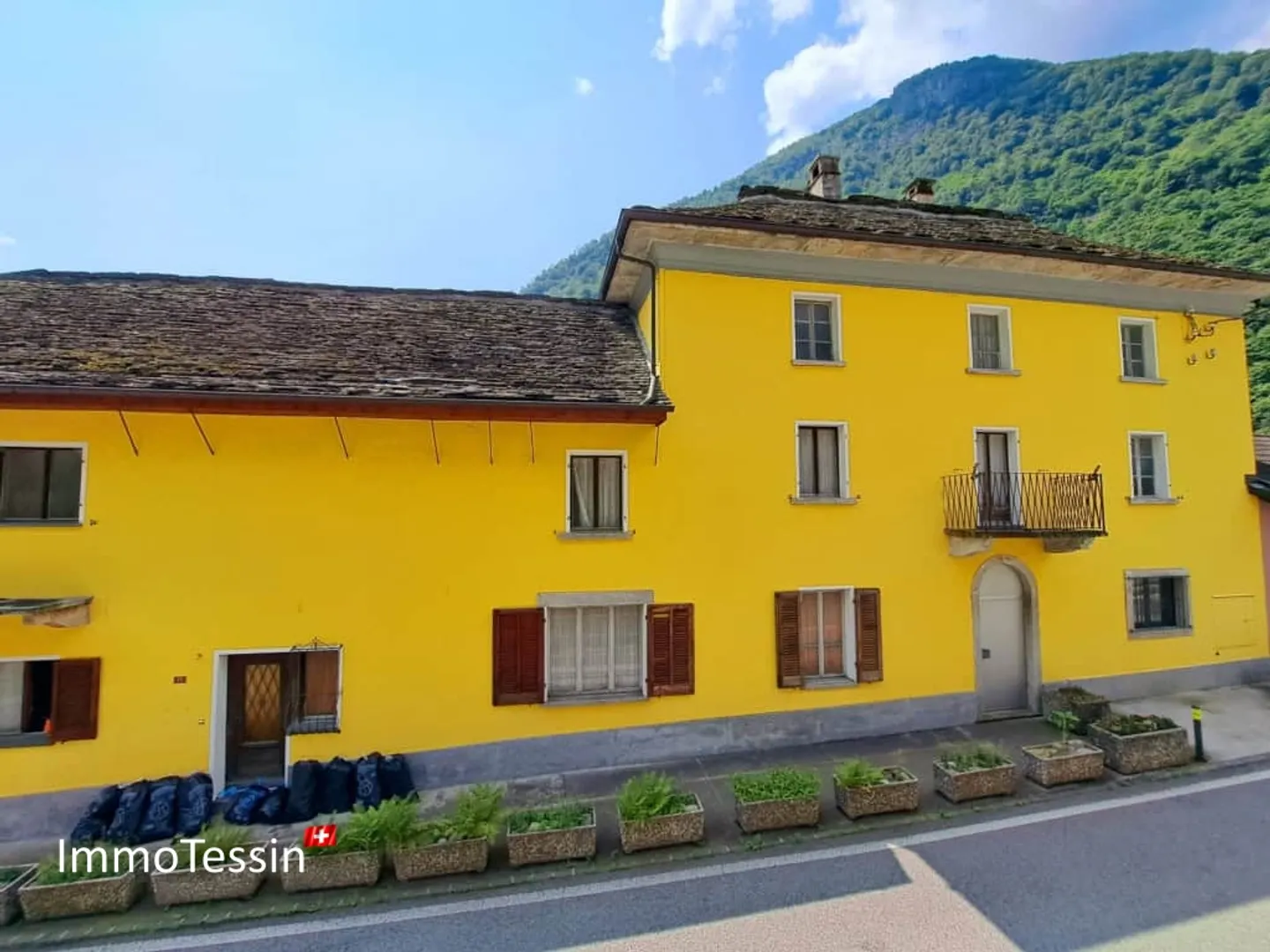 Proprietà unica al lago di Verzasca con enorme potenziale e 1800 m2 di terreno - Foto 13 di 13