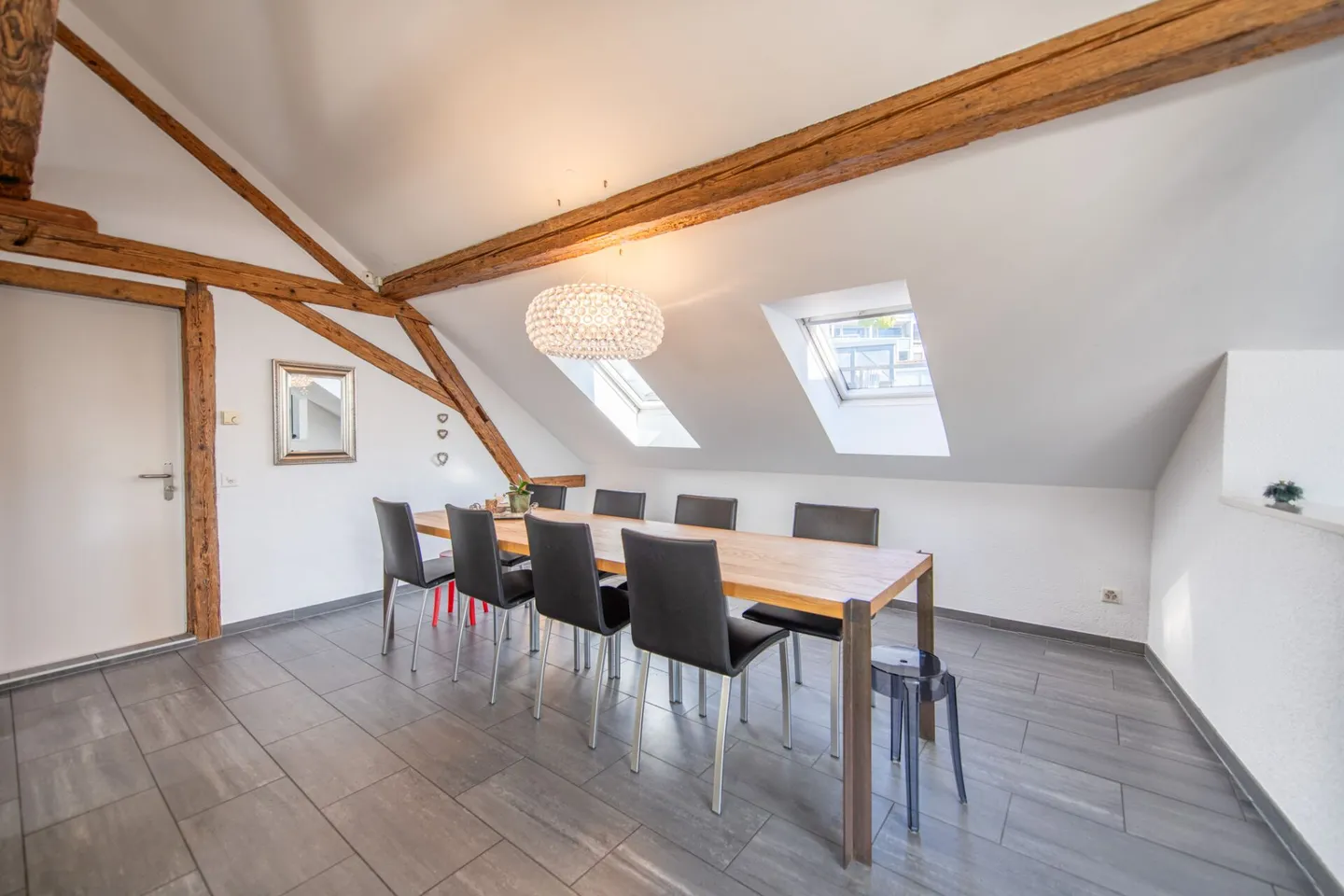 Fascino dell'edificio storico e terrazza di 47 m²: appartamento duplex esclusivo sopra i tetti di Solothurn - Foto 2 di 22