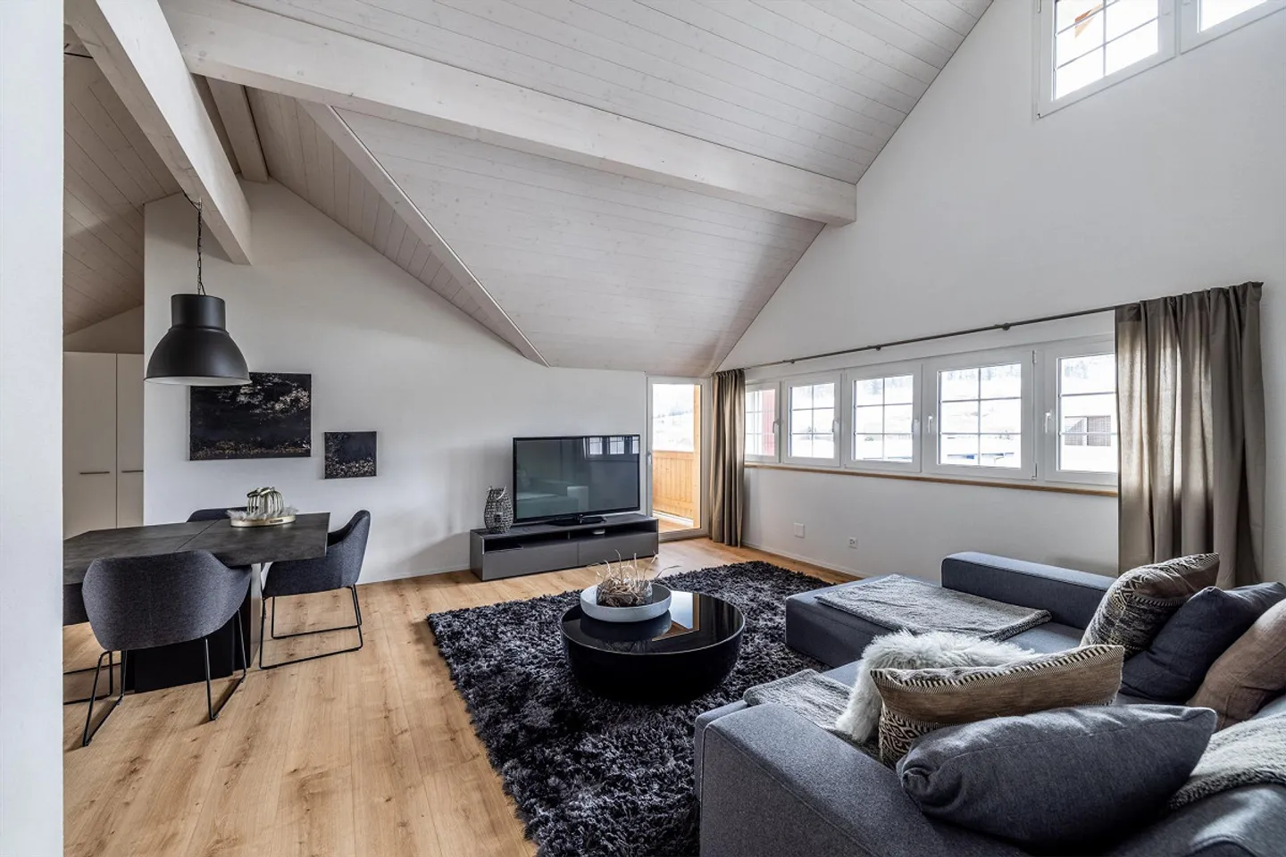 Charmante 3.5 Zimmer Wohnung - Foto 2 von 7