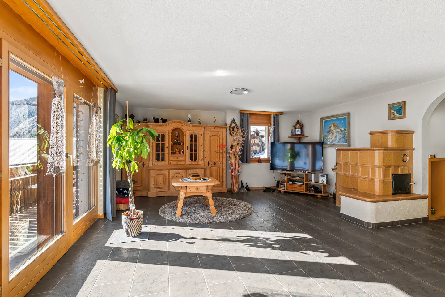 Spacious Family Apartment with Views - Photo 2 of 4