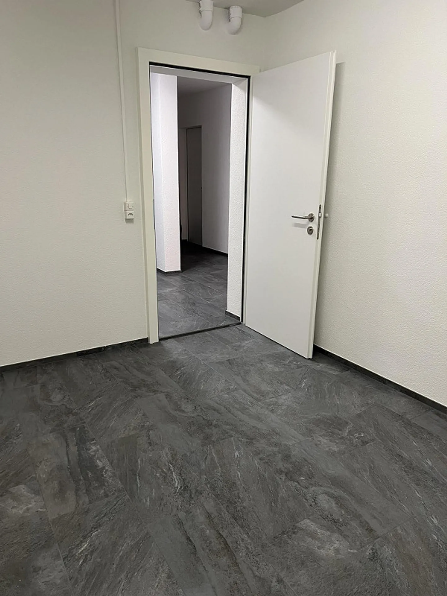 Storage room for rent in renovated property - Photo 2 of 3