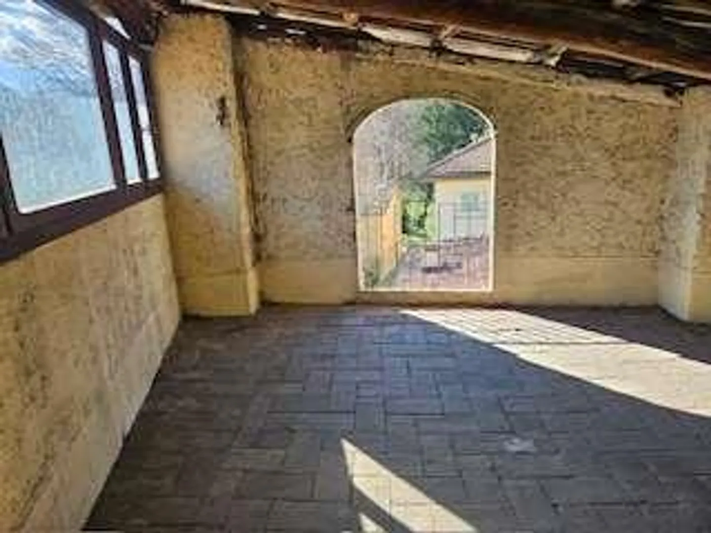 Faszinierendes rustikales Gebäude zu renovieren - Foto 1 von 12