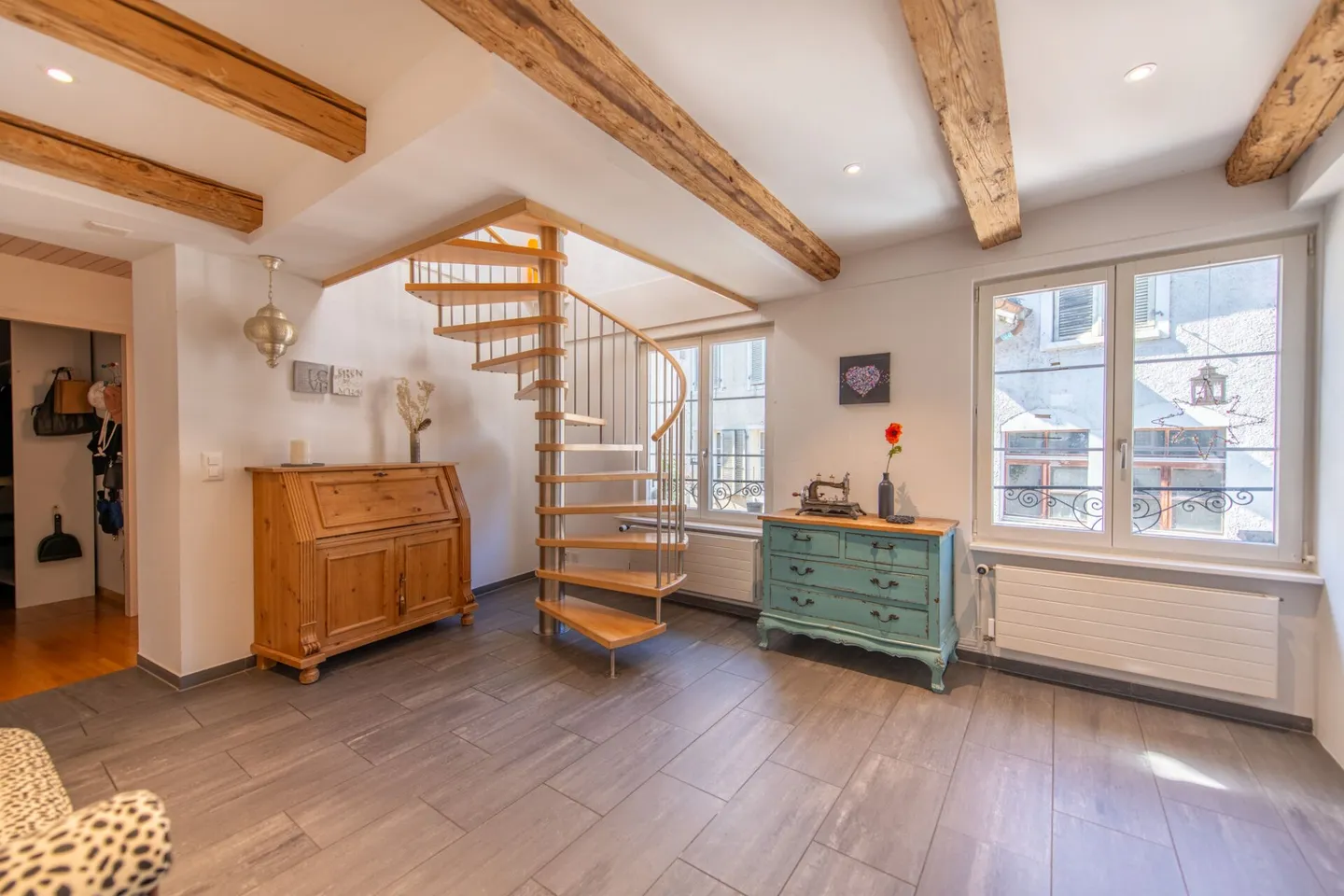 Fascino dell'edificio storico e terrazza di 47 m²: appartamento duplex esclusivo sopra i tetti di Solothurn - Foto 7 di 22