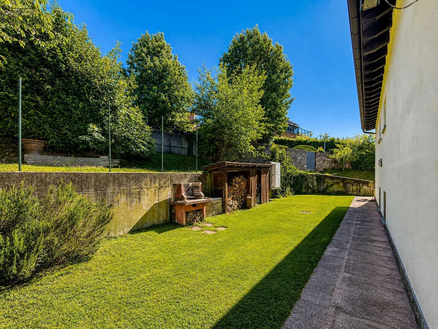 Casa familiare con giardino - Foto 15 di 16