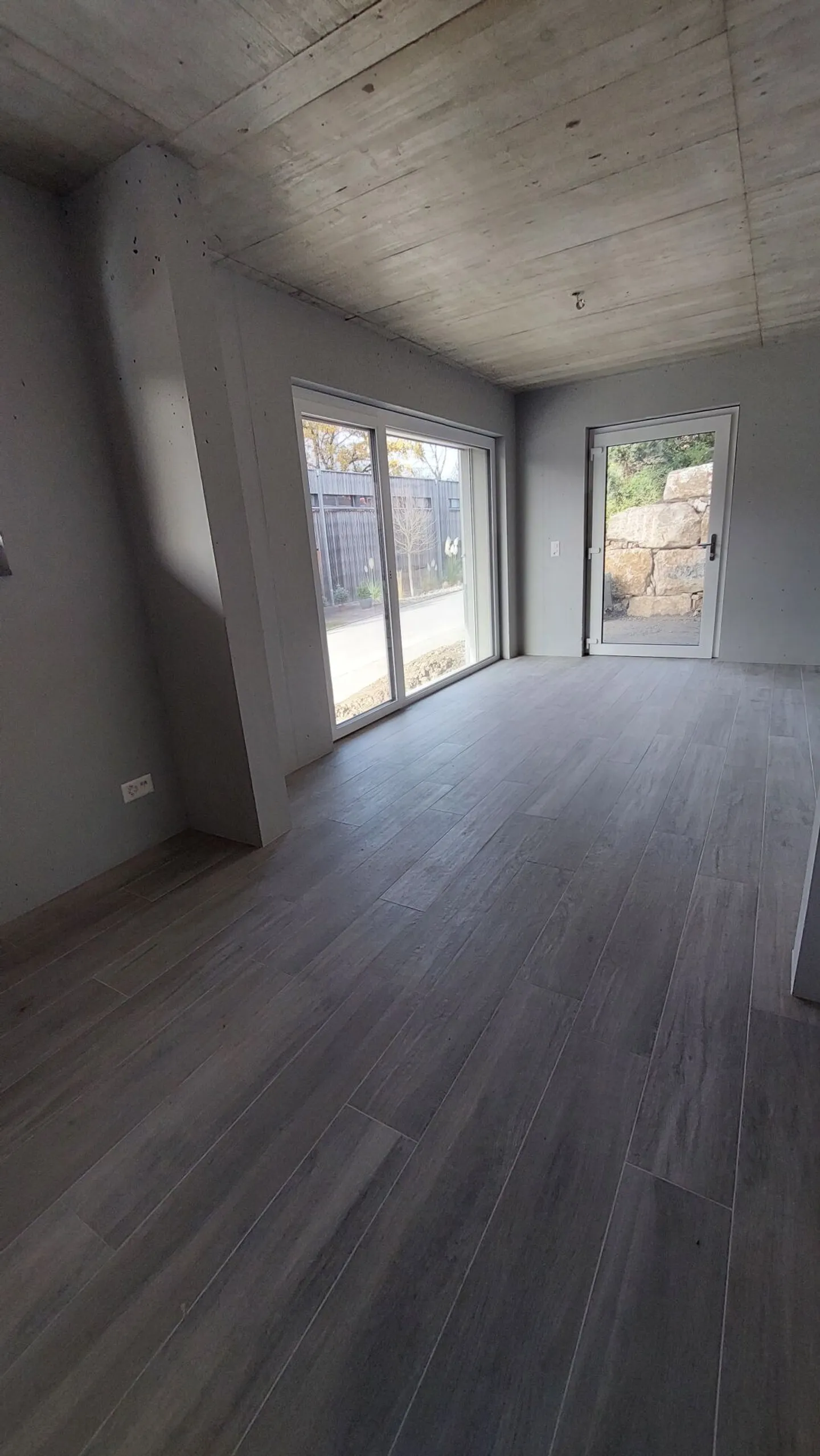 Beautiful commercial spaces, modern and new, 2 steps from the train station in full expansion - Photo 6 of 19