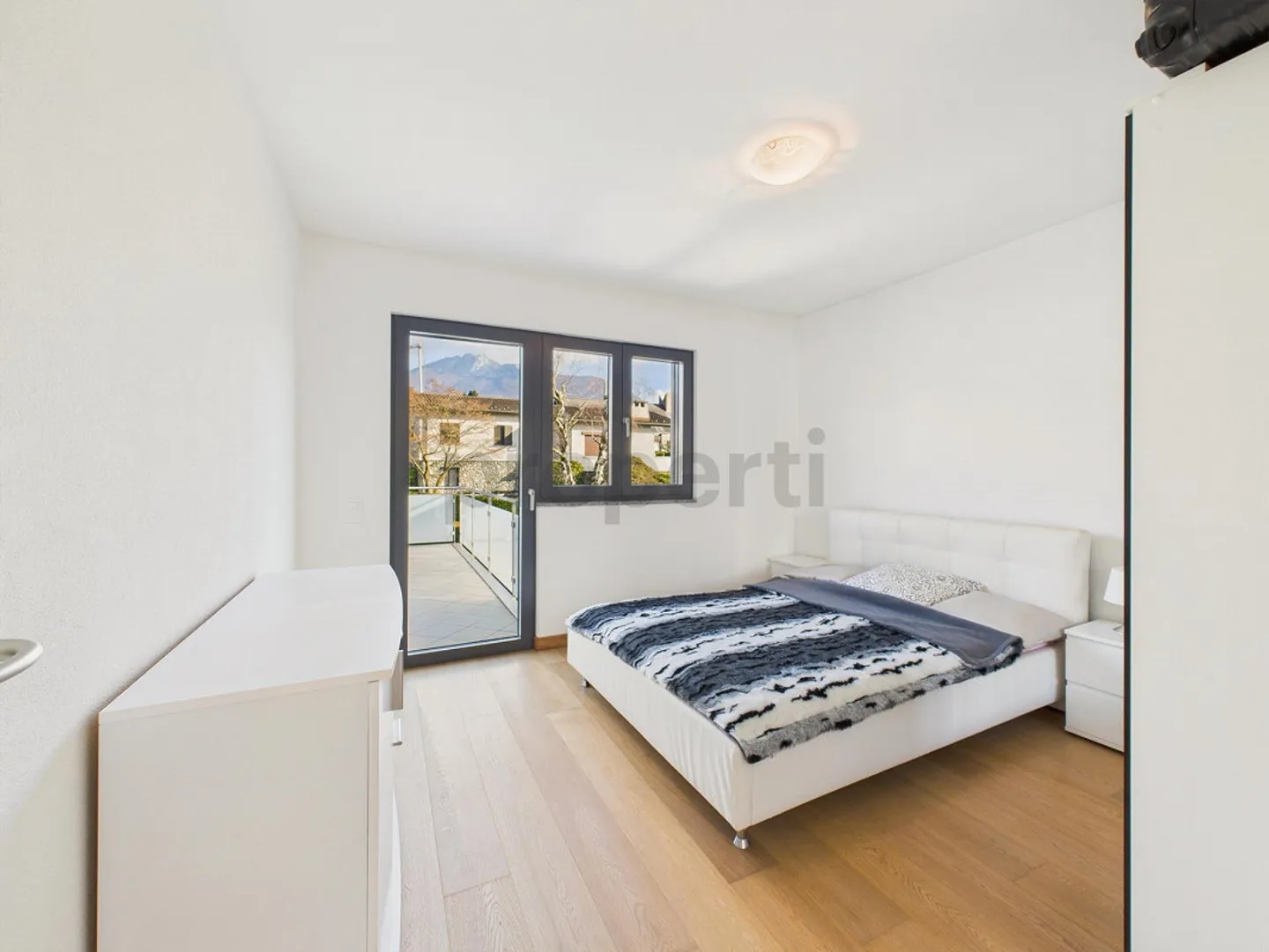 Modern independent house with 8 rooms and ample parking, Cadempino - Photo 8 of 16