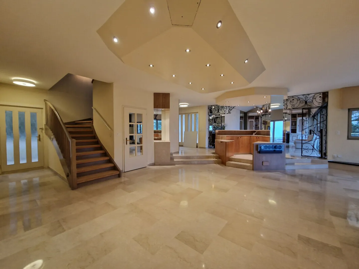 Opportunità unica! Progetto immobiliare abbandonato dal comune - Foto 4 di 11