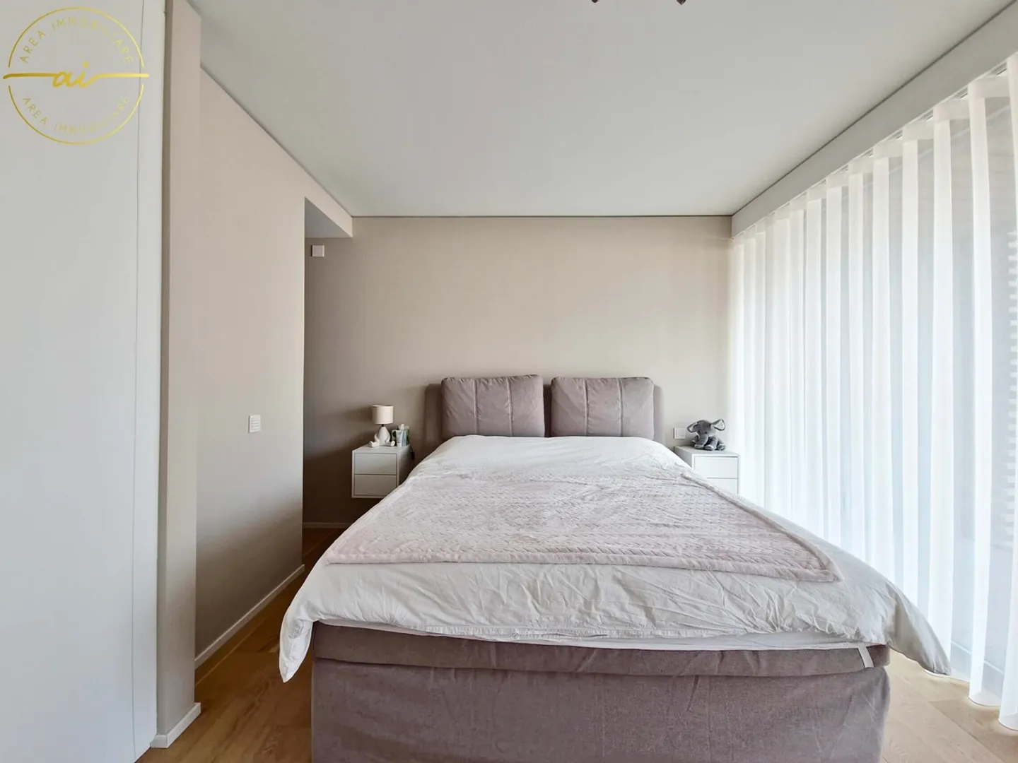 APPARTEMENT ÉLÉGANT DE 3,5 PIÈCES AVEC TERRASSE ET VUE SUR LE LAC - Photo 9 sur 13