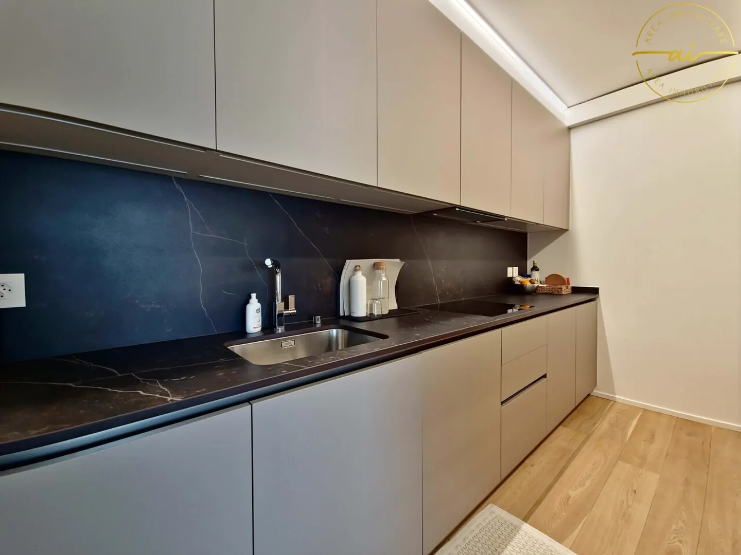 APPARTEMENT ÉLÉGANT DE 3,5 PIÈCES AVEC TERRASSE ET VUE SUR LE LAC - Photo 7 sur 13