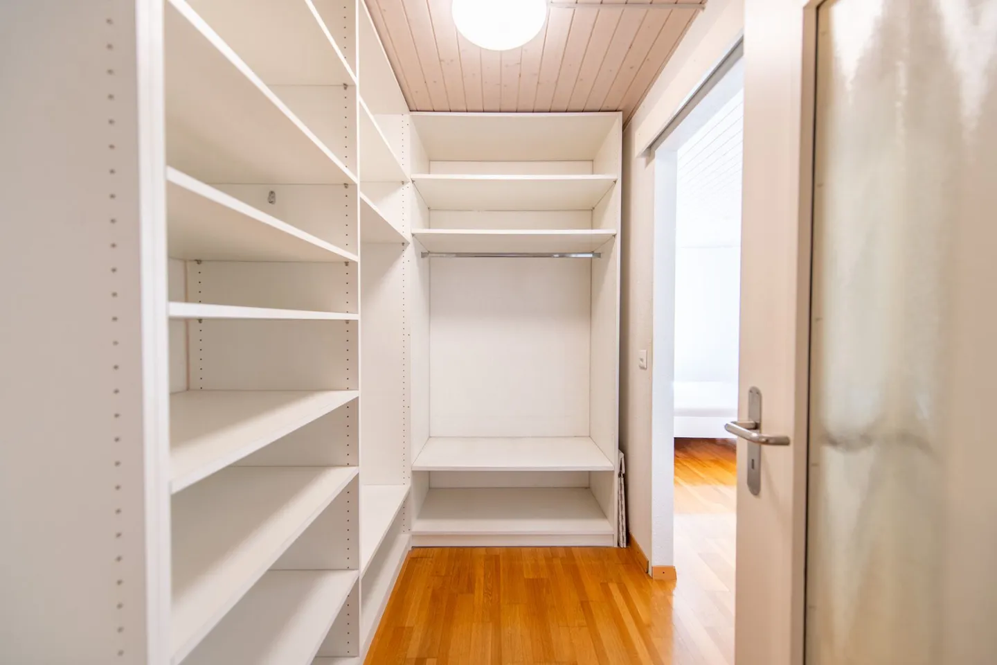 Fascino dell'edificio storico e terrazza di 47 m²: appartamento duplex esclusivo sopra i tetti di Solothurn - Foto 10 di 22