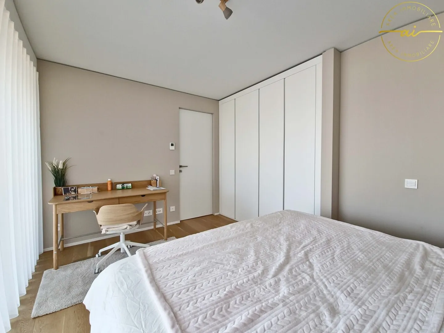 APPARTEMENT ÉLÉGANT DE 3,5 PIÈCES AVEC TERRASSE ET VUE SUR LE LAC - Photo 10 sur 13