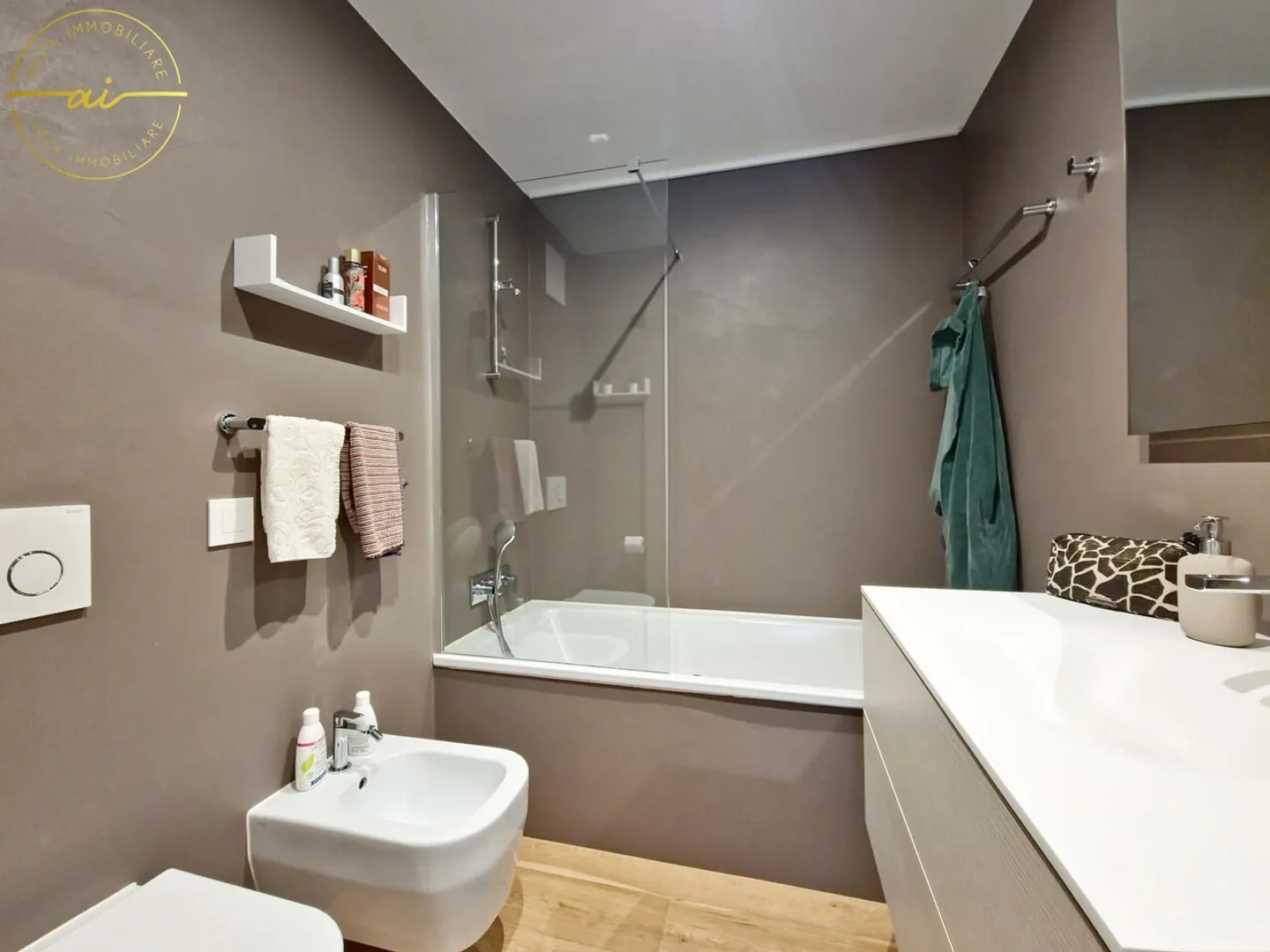 APPARTEMENT ÉLÉGANT DE 3,5 PIÈCES AVEC TERRASSE ET VUE SUR LE LAC - Photo 11 sur 13