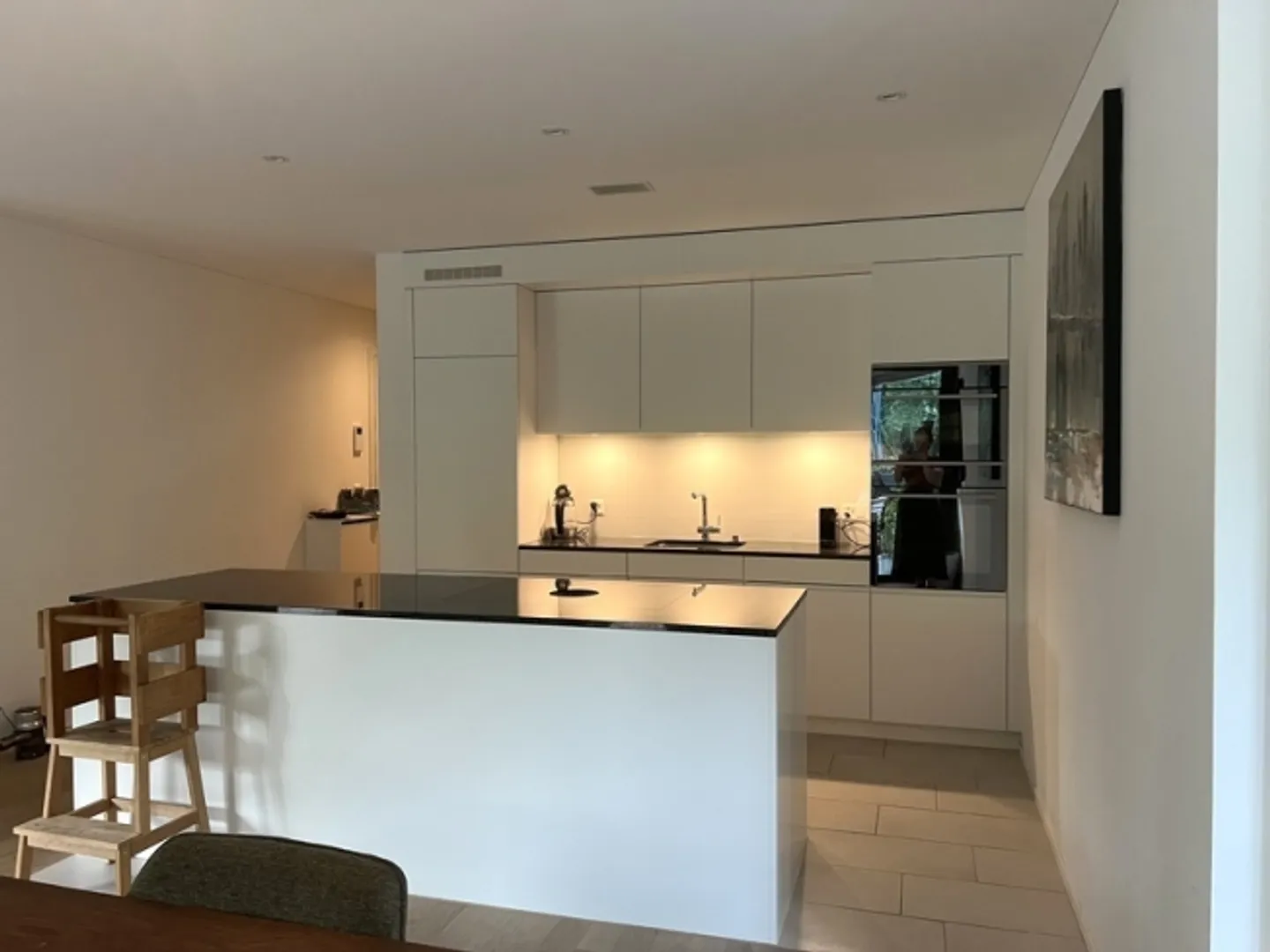 3½ PIÈCE APPARTEMENT À ZURICH - DISTRICT 2 WOLLISHOFEN, MEUBLÉ - Photo 3 sur 10